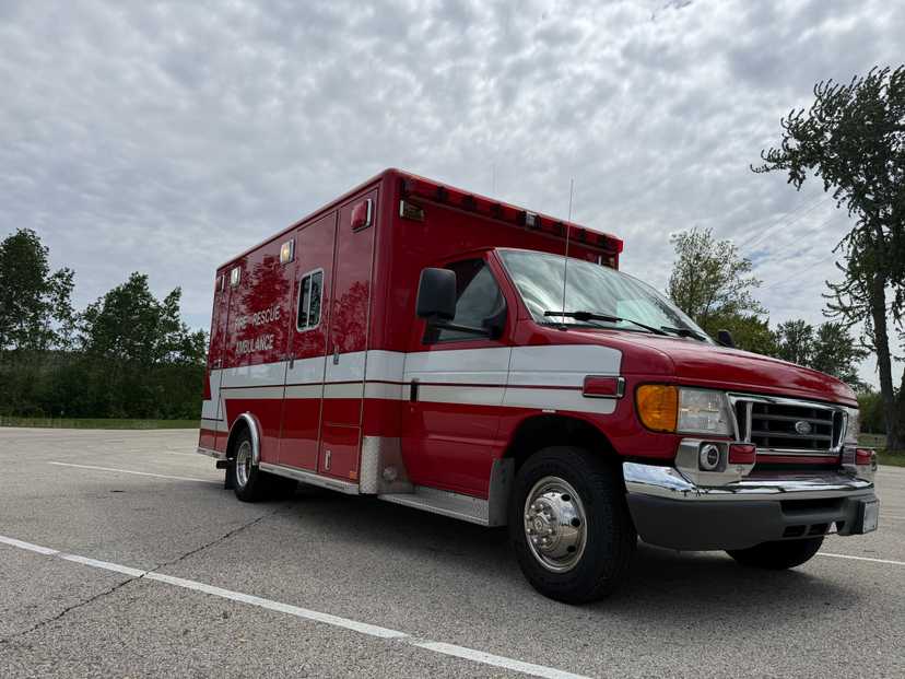2006 Horton Ford Type III Ambulance — photo 2