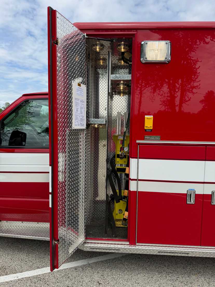 2006 Horton Ford Type III Ambulance — photo 6
