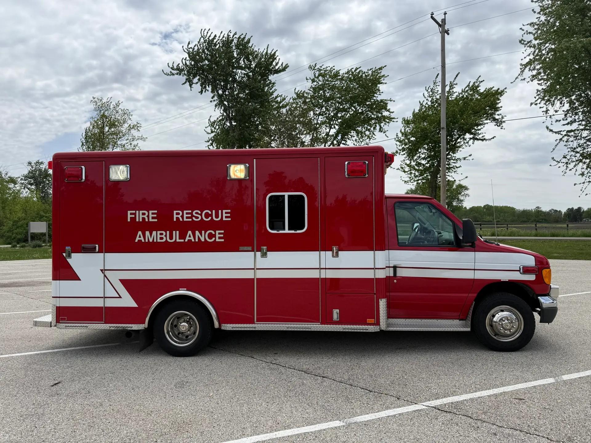 2006 Horton Ford Type III Ambulance - image 4