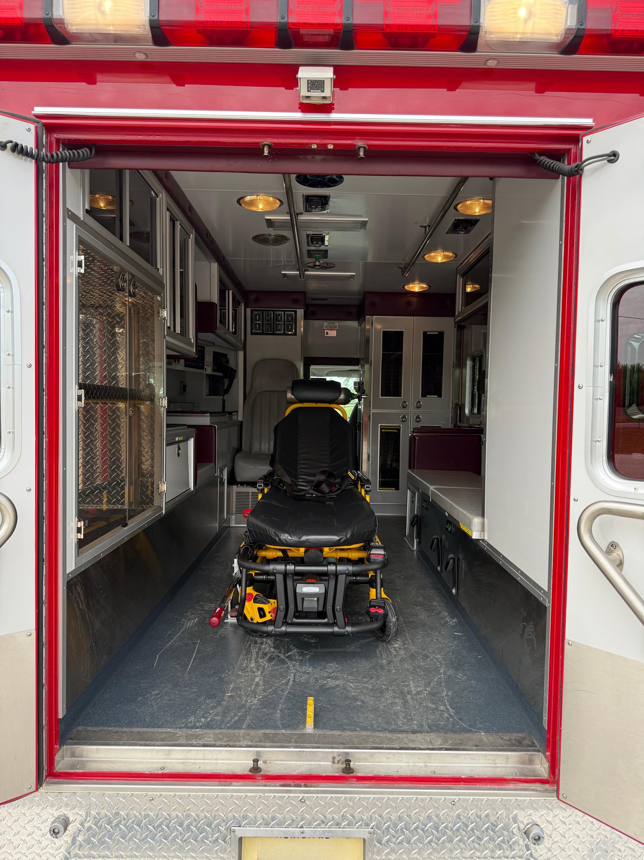 2006 Horton Ford Type III Ambulance - image 5