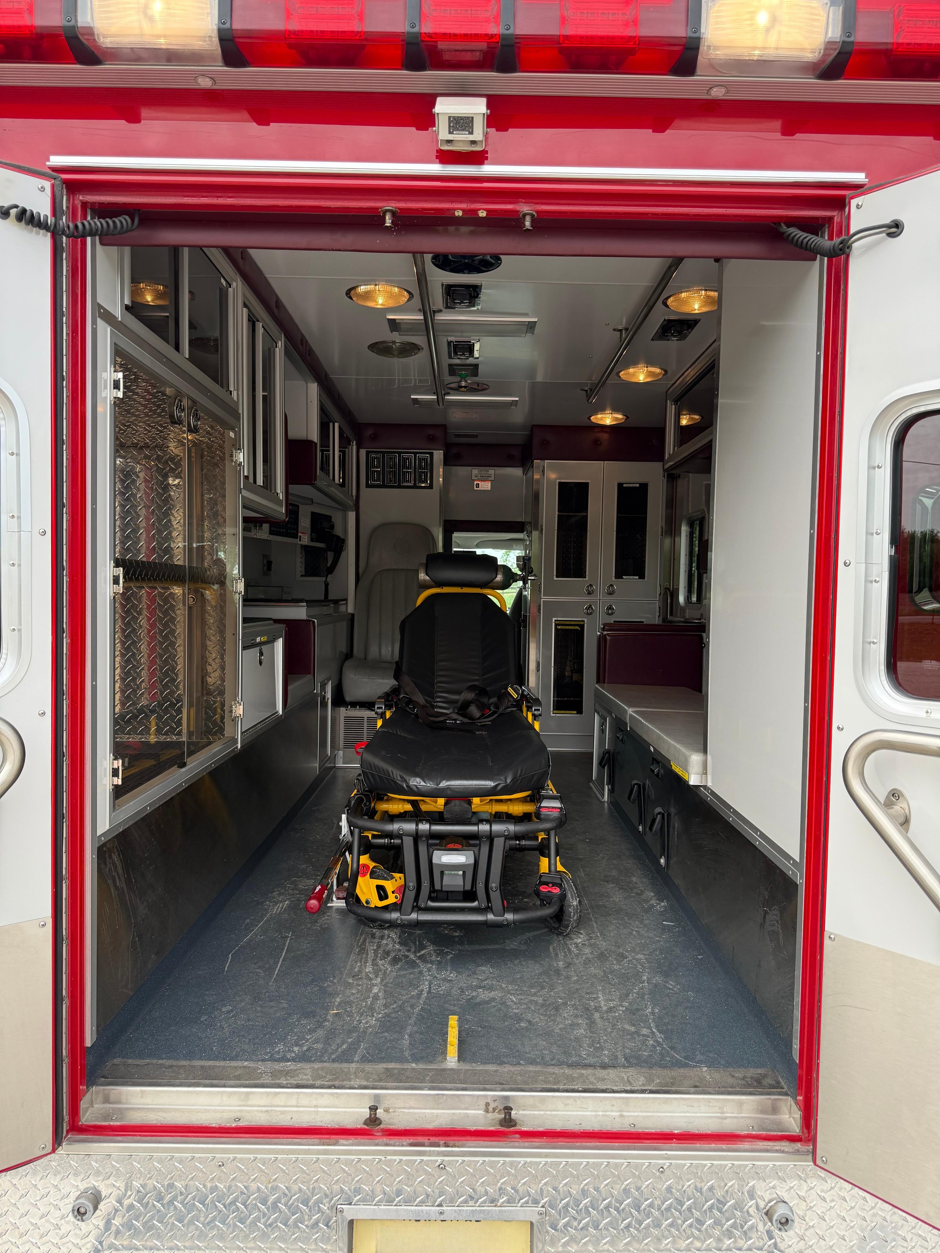 2006 Horton Ford Type III Ambulance - image 5