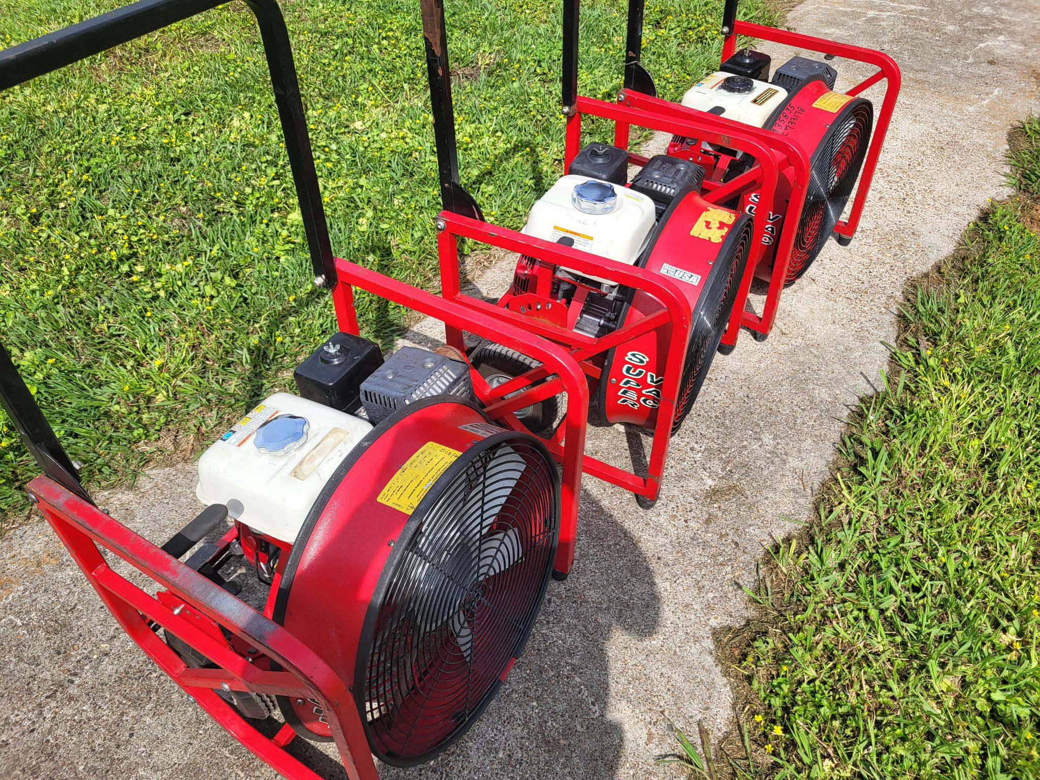 3 Super Vac 18" gas powered positive pressure fan - image 3