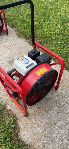 Super Vac 18" gas powered positive pressure fan - image 1