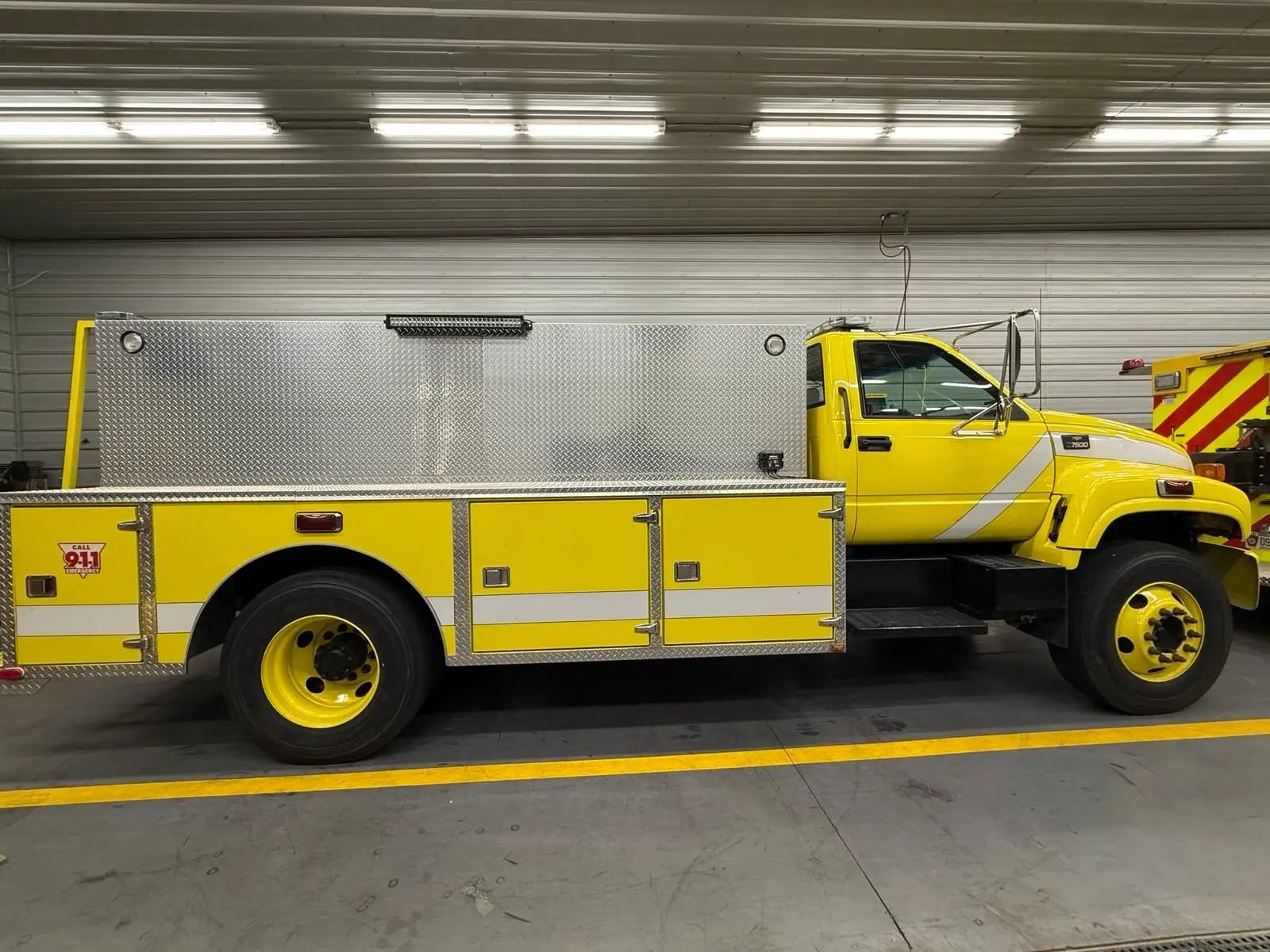 1998 Chevrolet c7500 Tanker - image 1