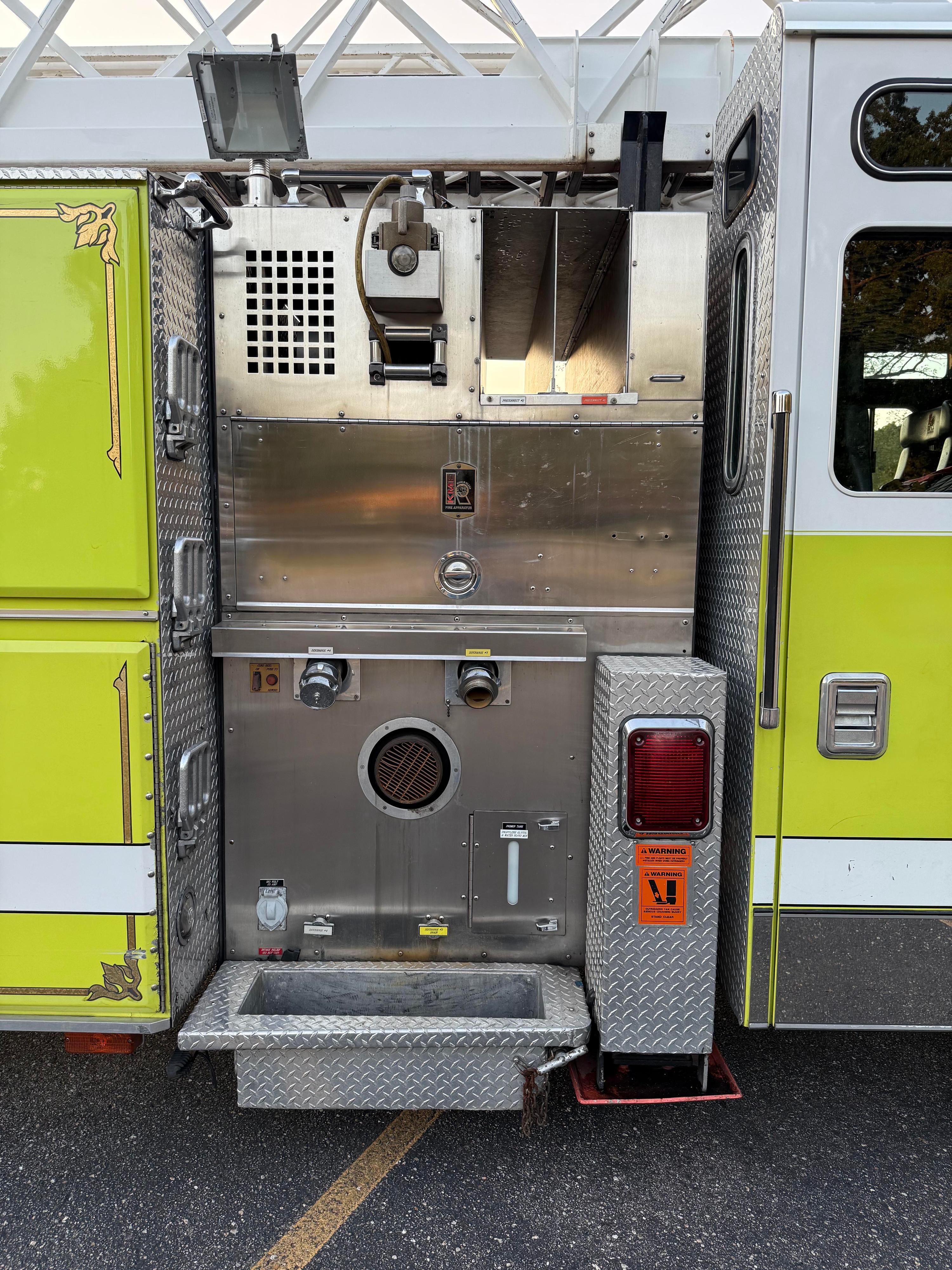 1997 KME Ladder Truck 75' Aerial - image 11