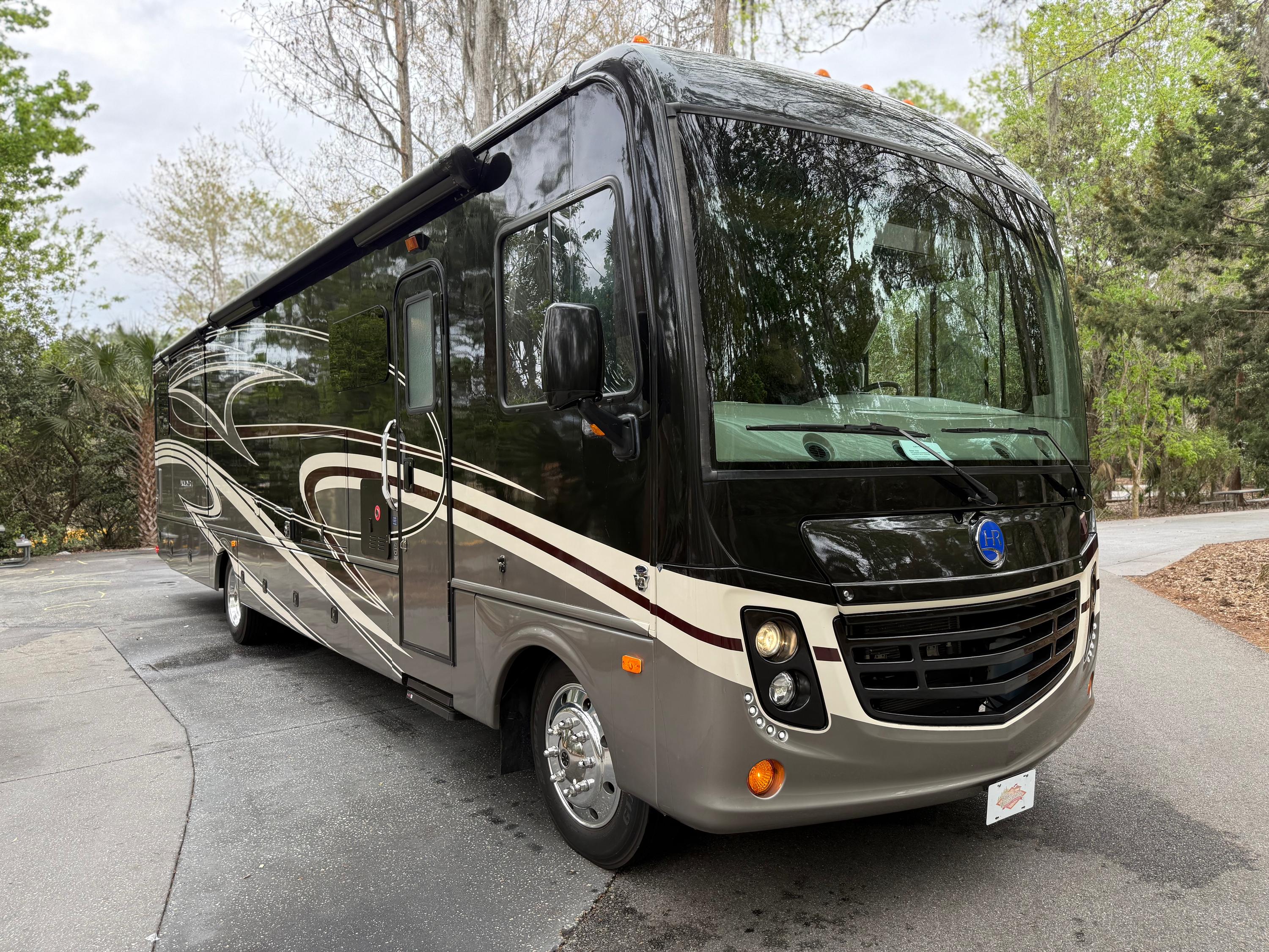 Holiday Rambler vacationer 36F - image 1