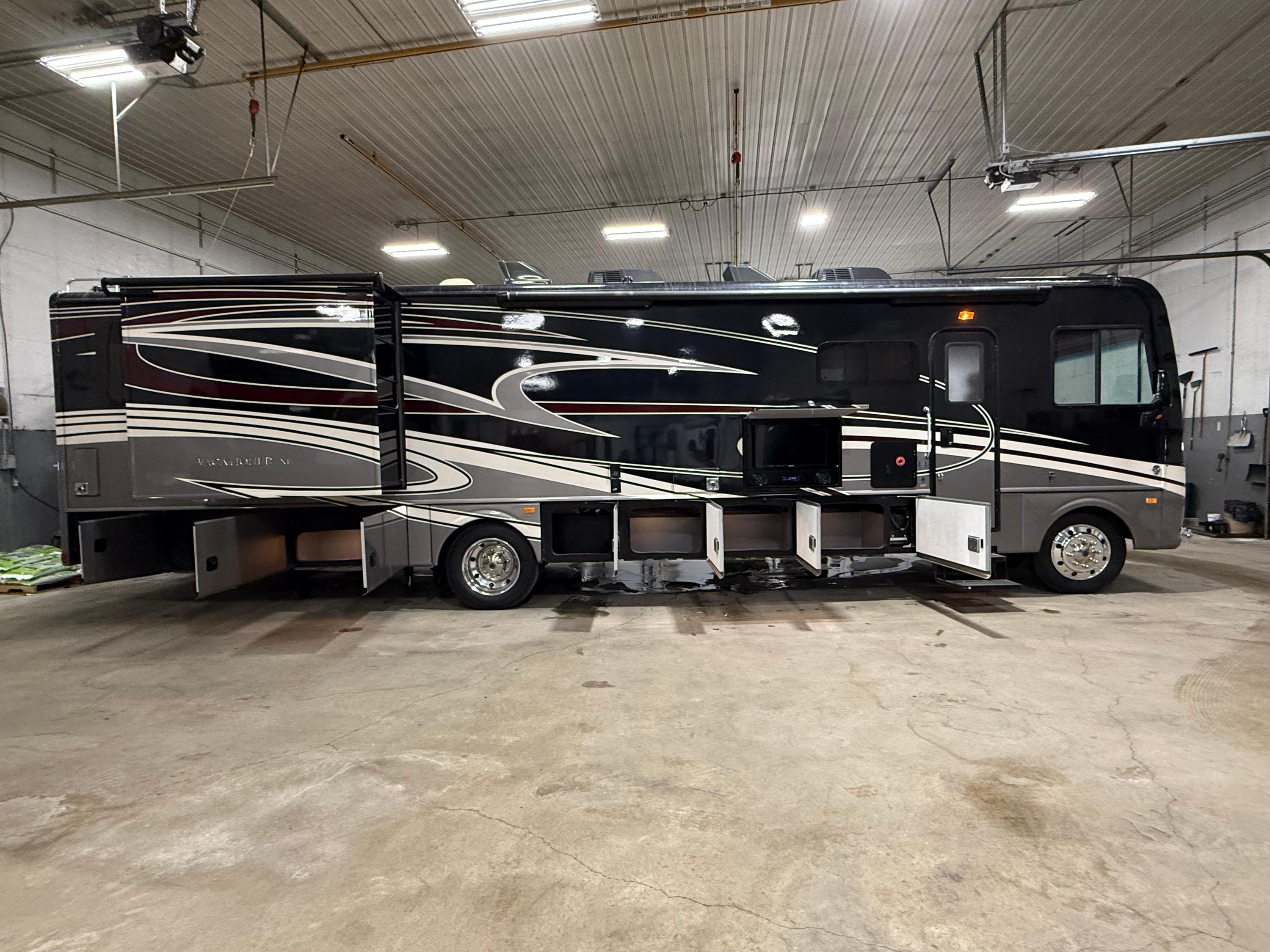 Holiday Rambler vacationer 36F - image 7