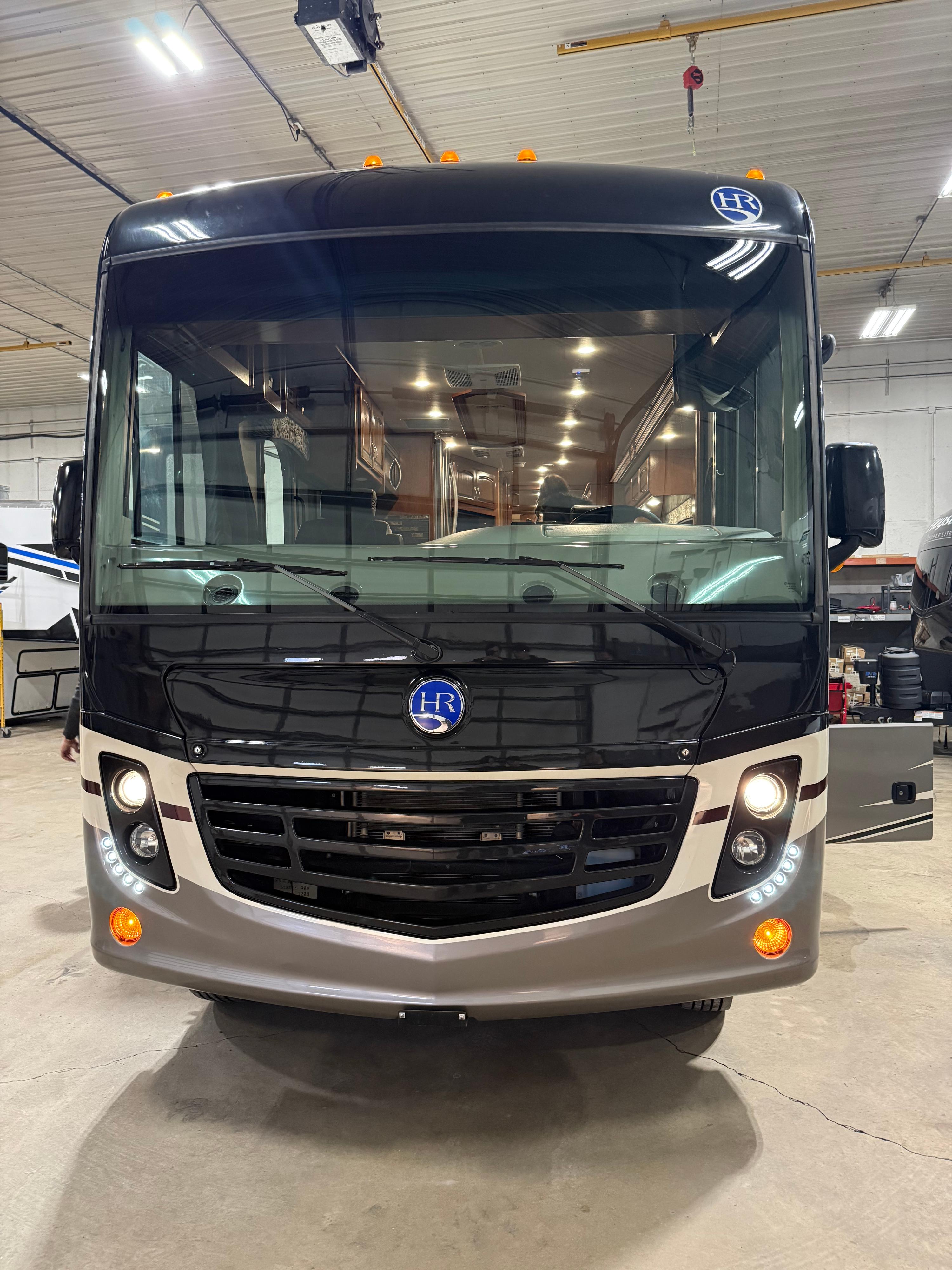 Holiday Rambler vacationer 36F - image 13