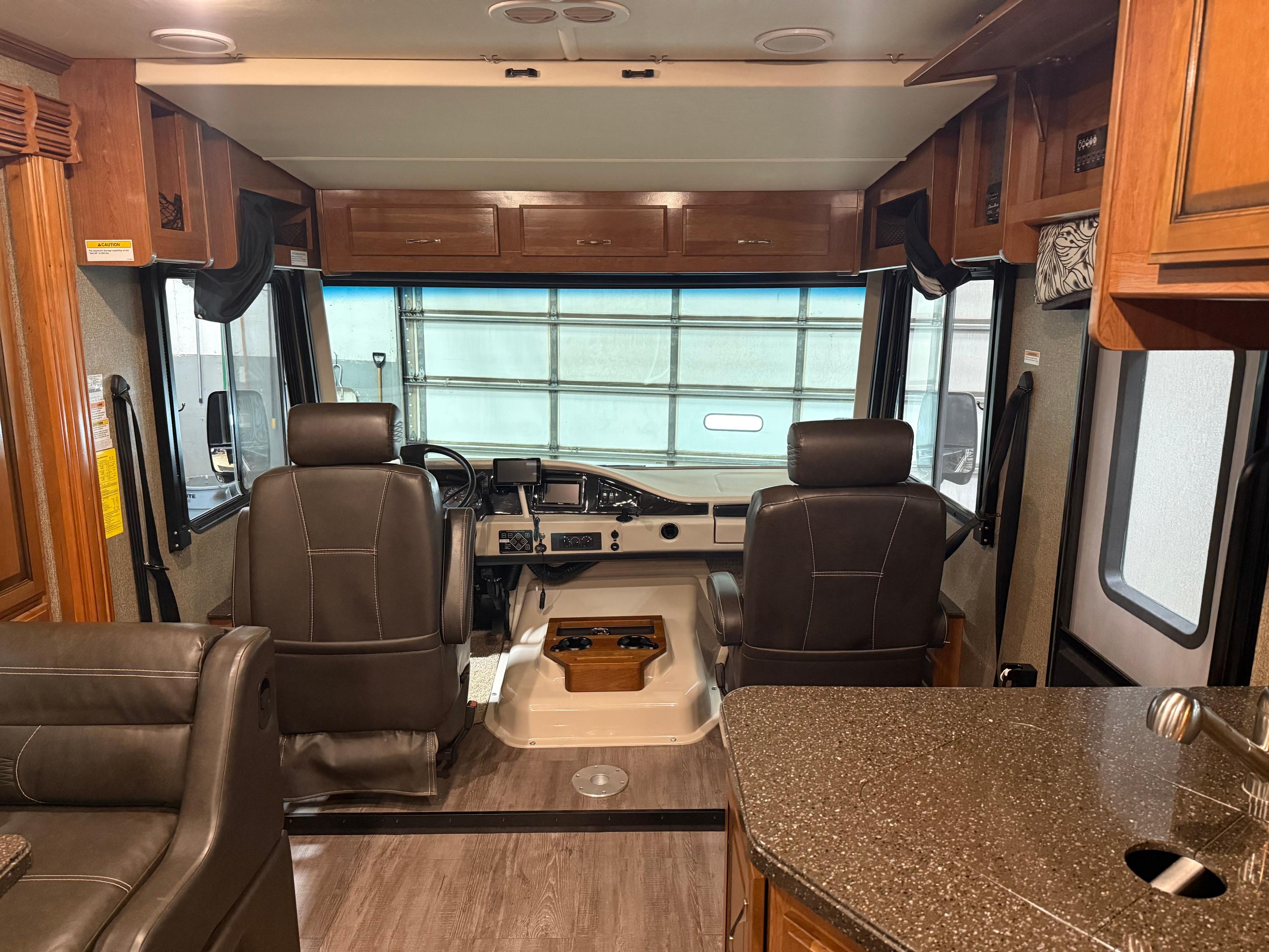 Holiday Rambler vacationer 36F - image 8