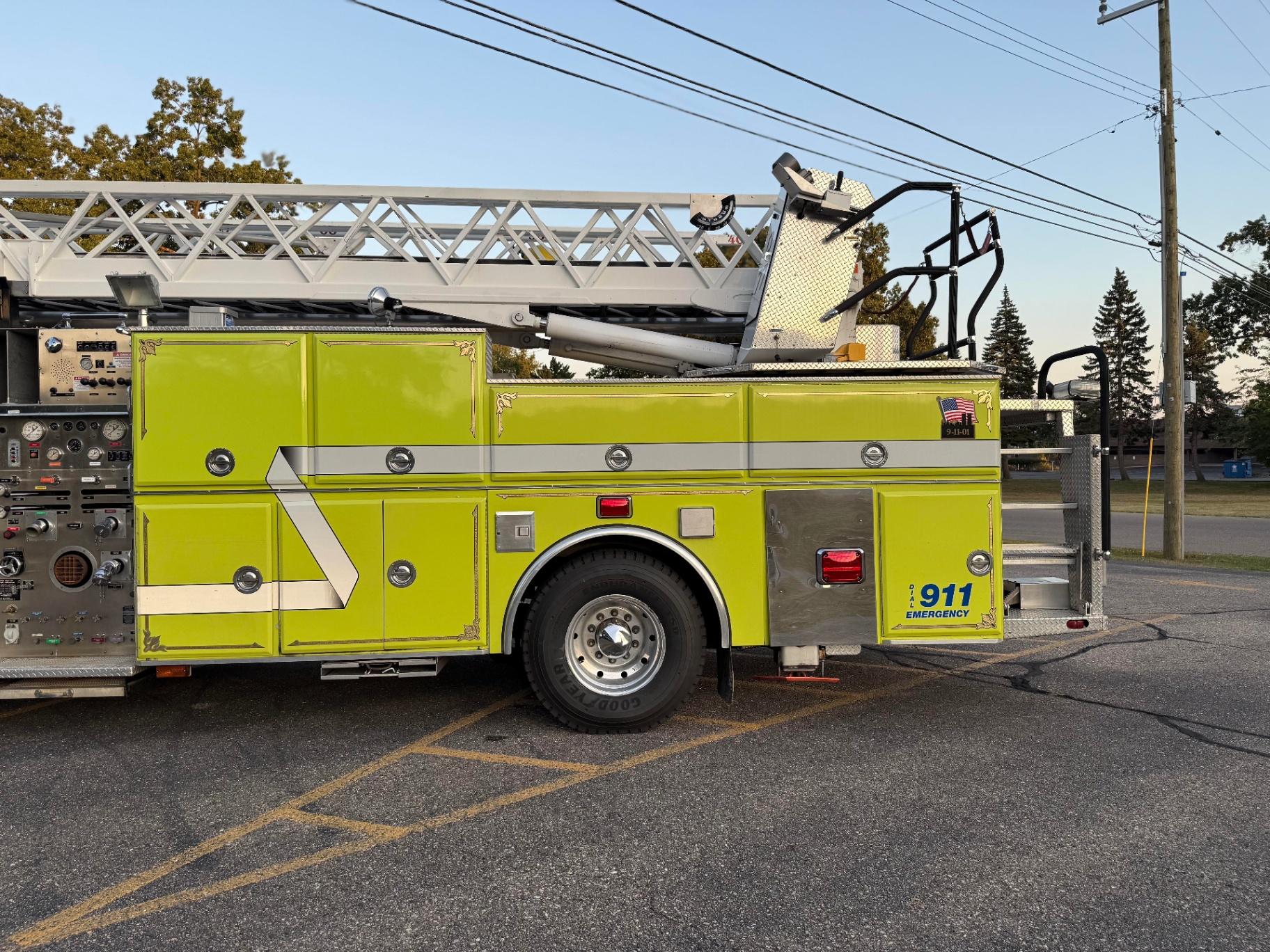 1997 KME Ladder Truck 75' Aerial - image 8