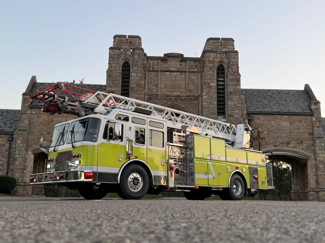 1997 KME Ladder Truck 75' Aerial