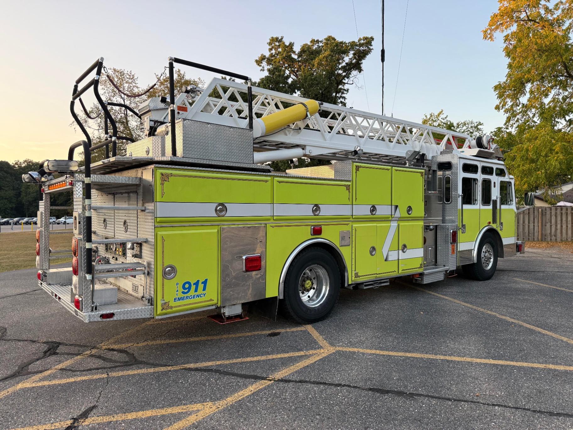 1997 KME Ladder Truck 75' Aerial - image 13