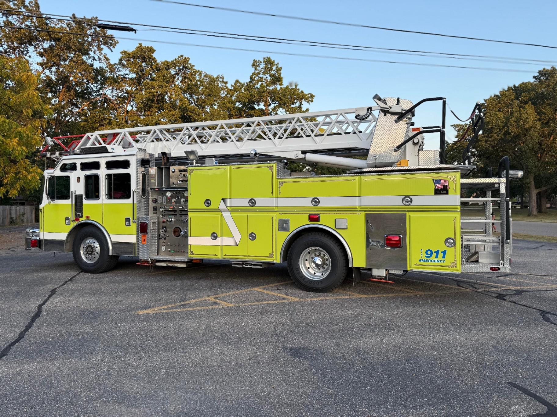 1997 KME Ladder Truck 75' Aerial - image 10