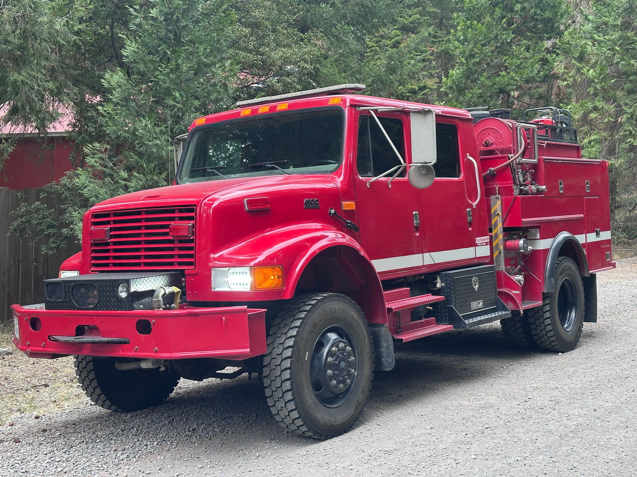 1998 International 4900 4x4 Wildland Unit - image 2