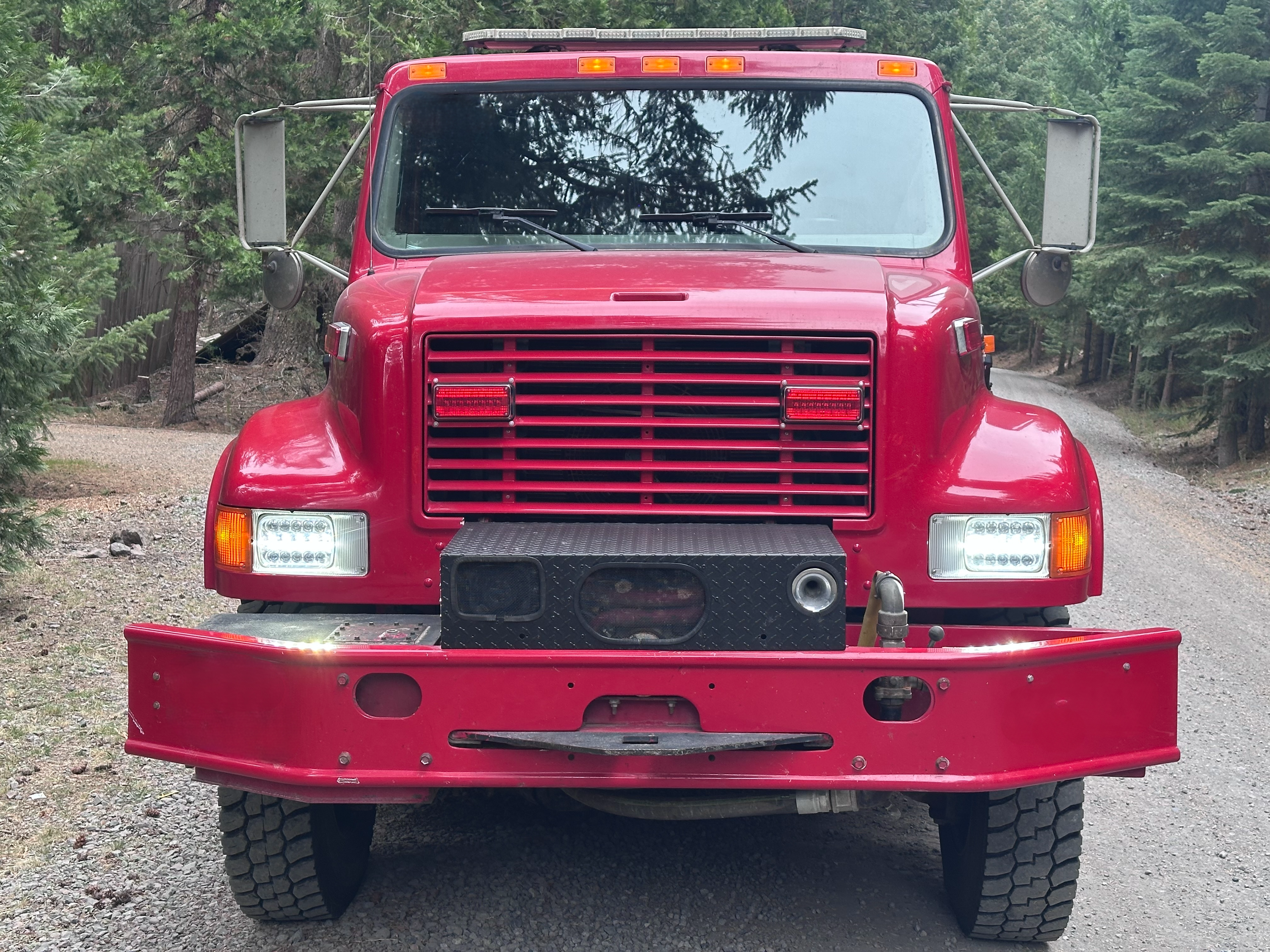 1998 International 4900 4x4 Wildland Unit - image 4