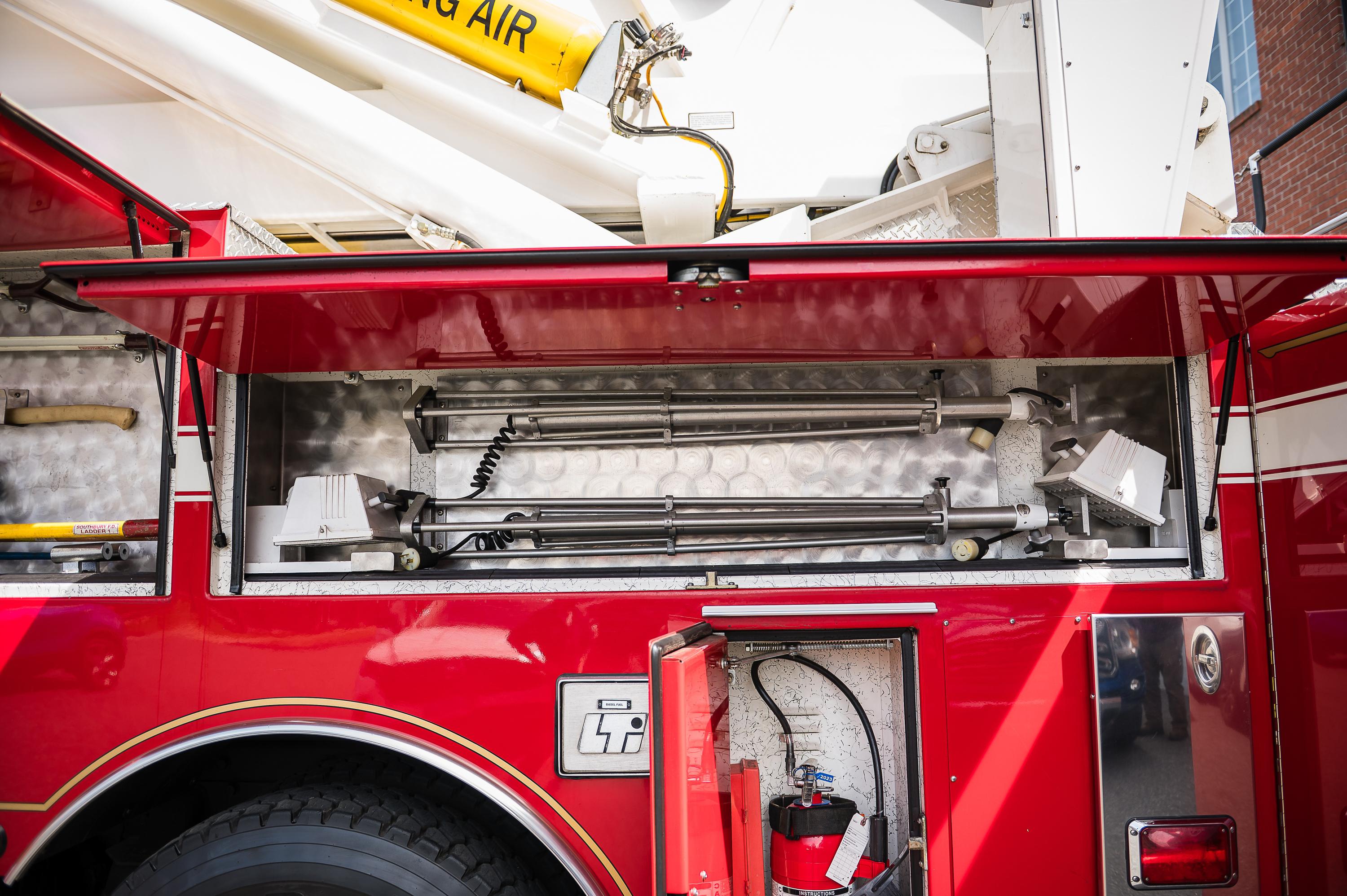 1997 102' LTI/Simon Duplex Ladder - image 4