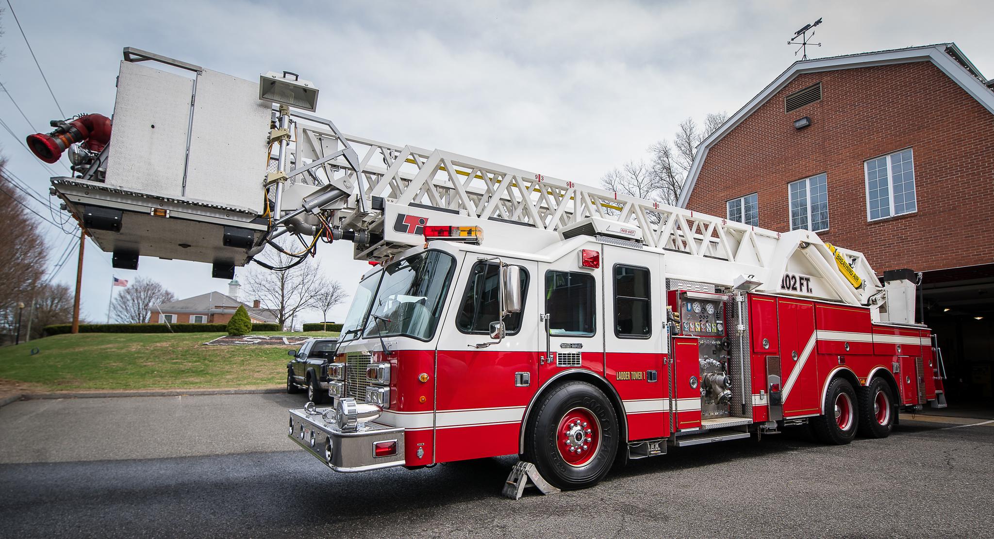 1997 102' LTI/Simon Duplex Ladder - image 1