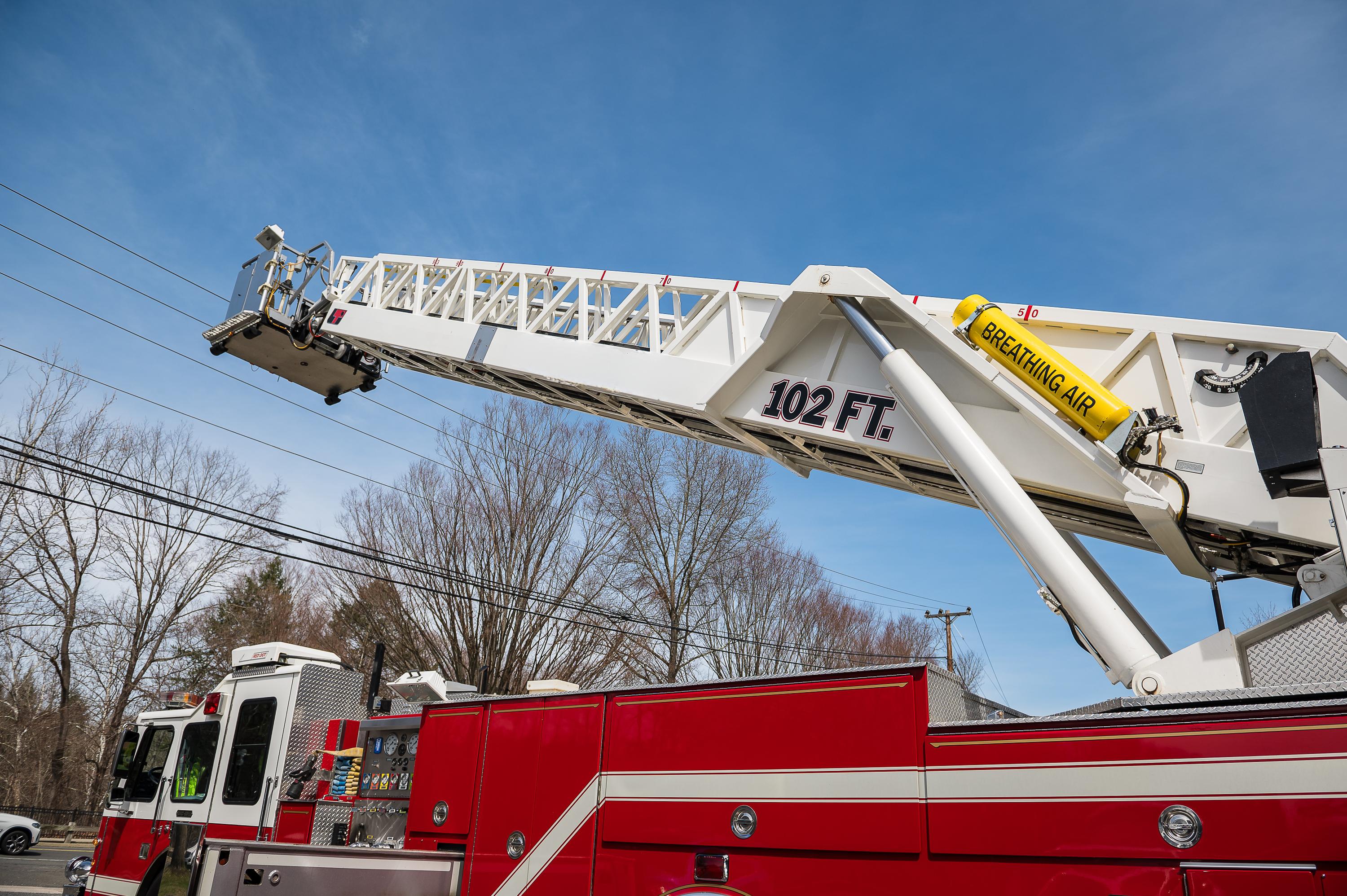 1997 102' LTI/Simon Duplex Ladder - image 3