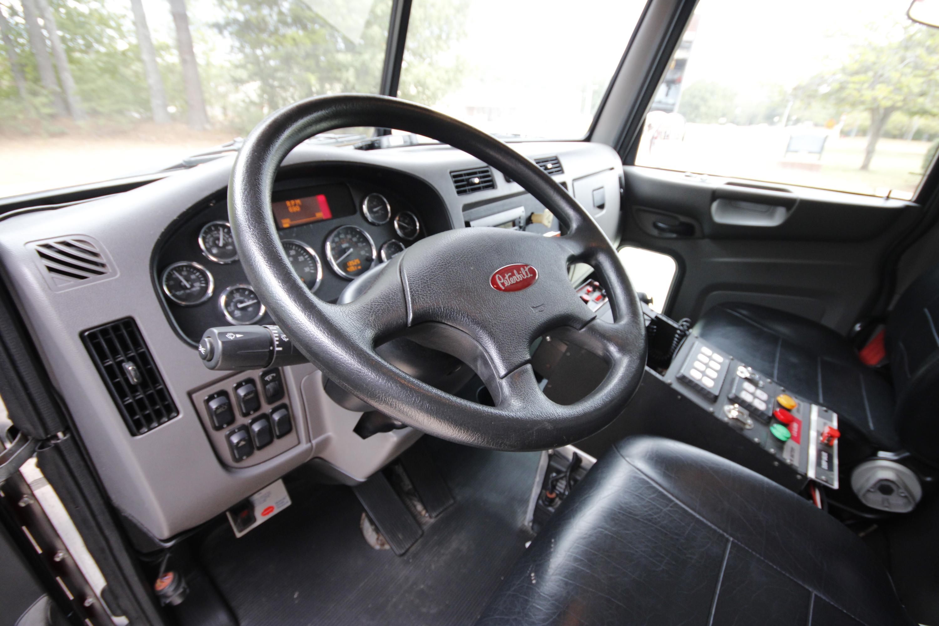 2011 Peterbilt Pumper Tanker - image 27