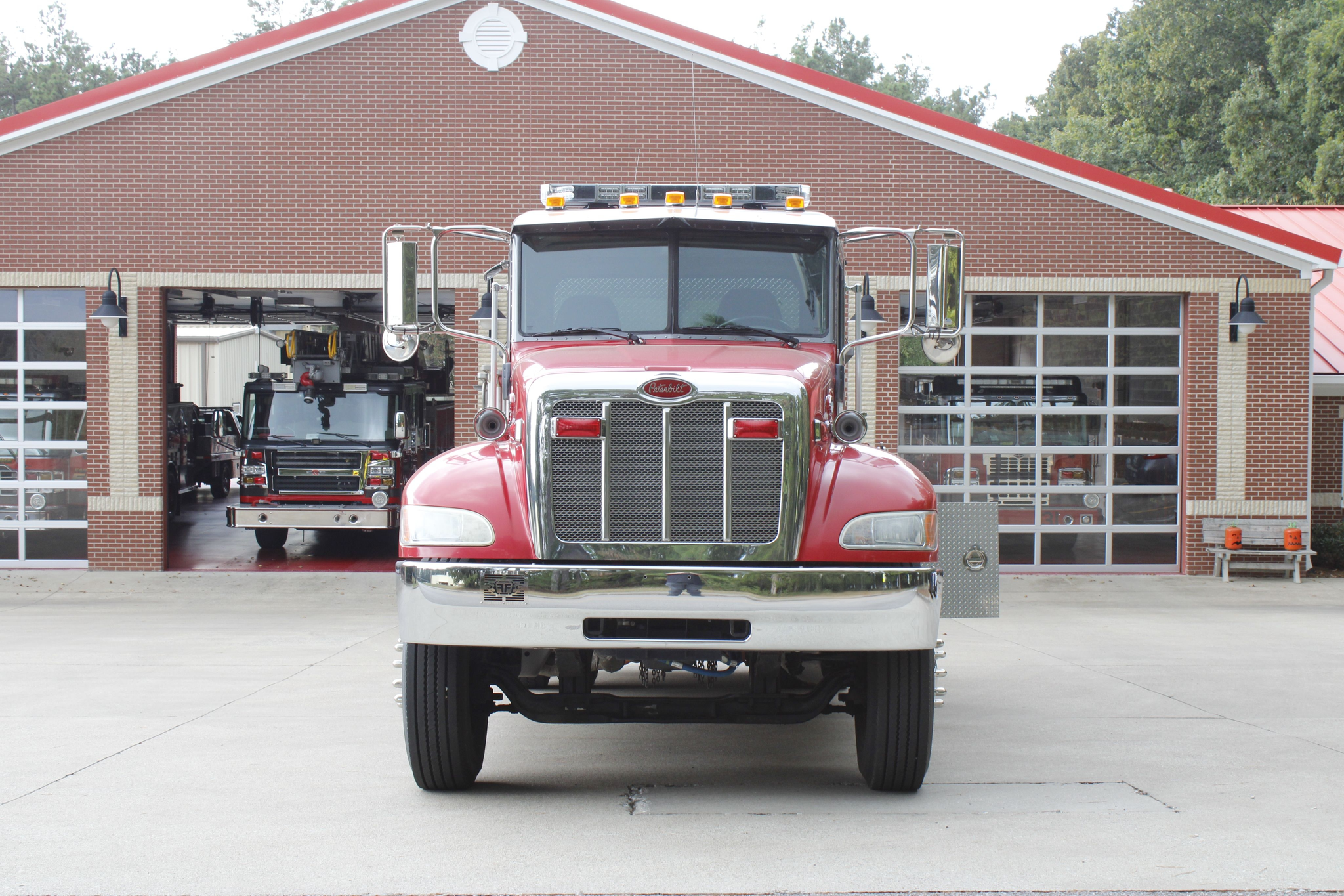 2011 Peterbilt Pumper Tanker - image 3