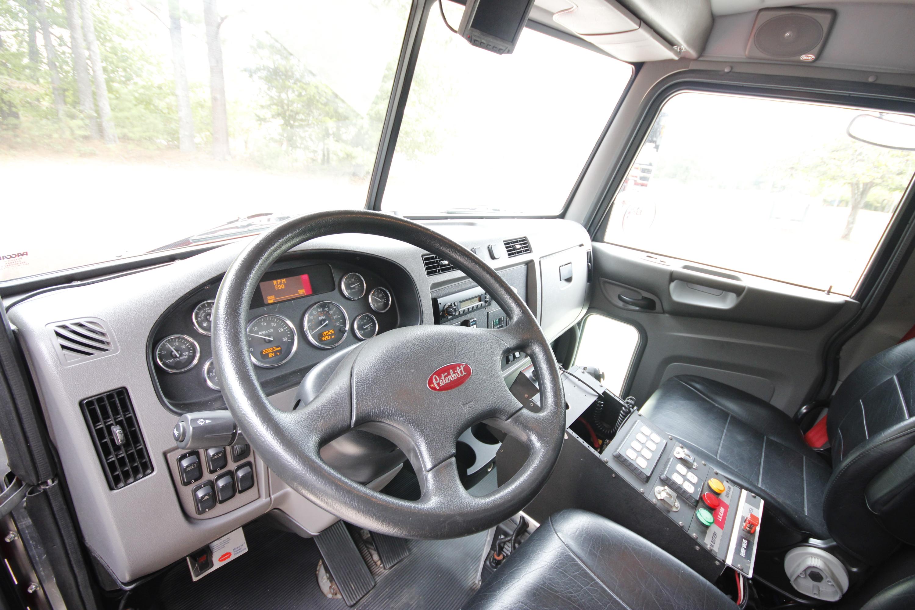 2011 Peterbilt Pumper Tanker - image 30