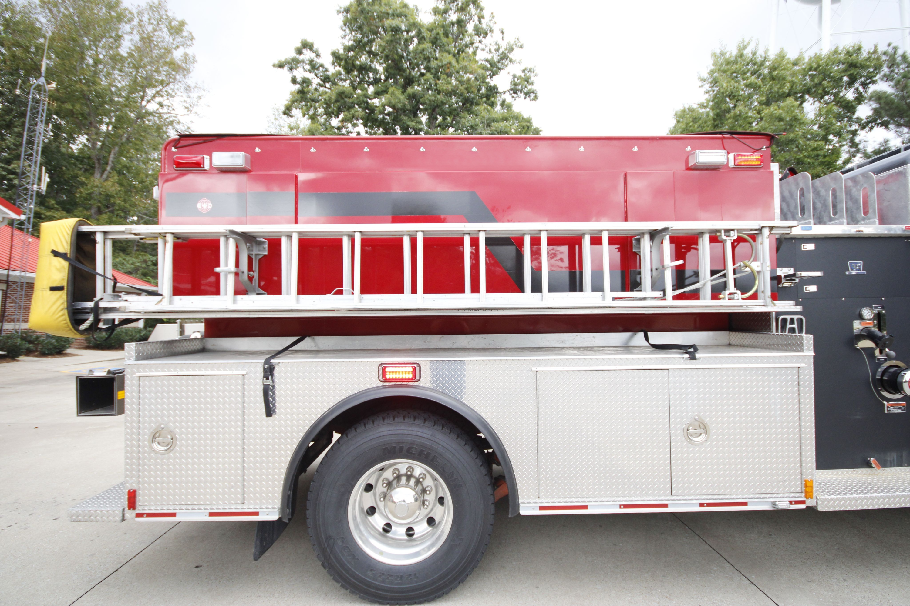 2011 Peterbilt Pumper Tanker - image 9