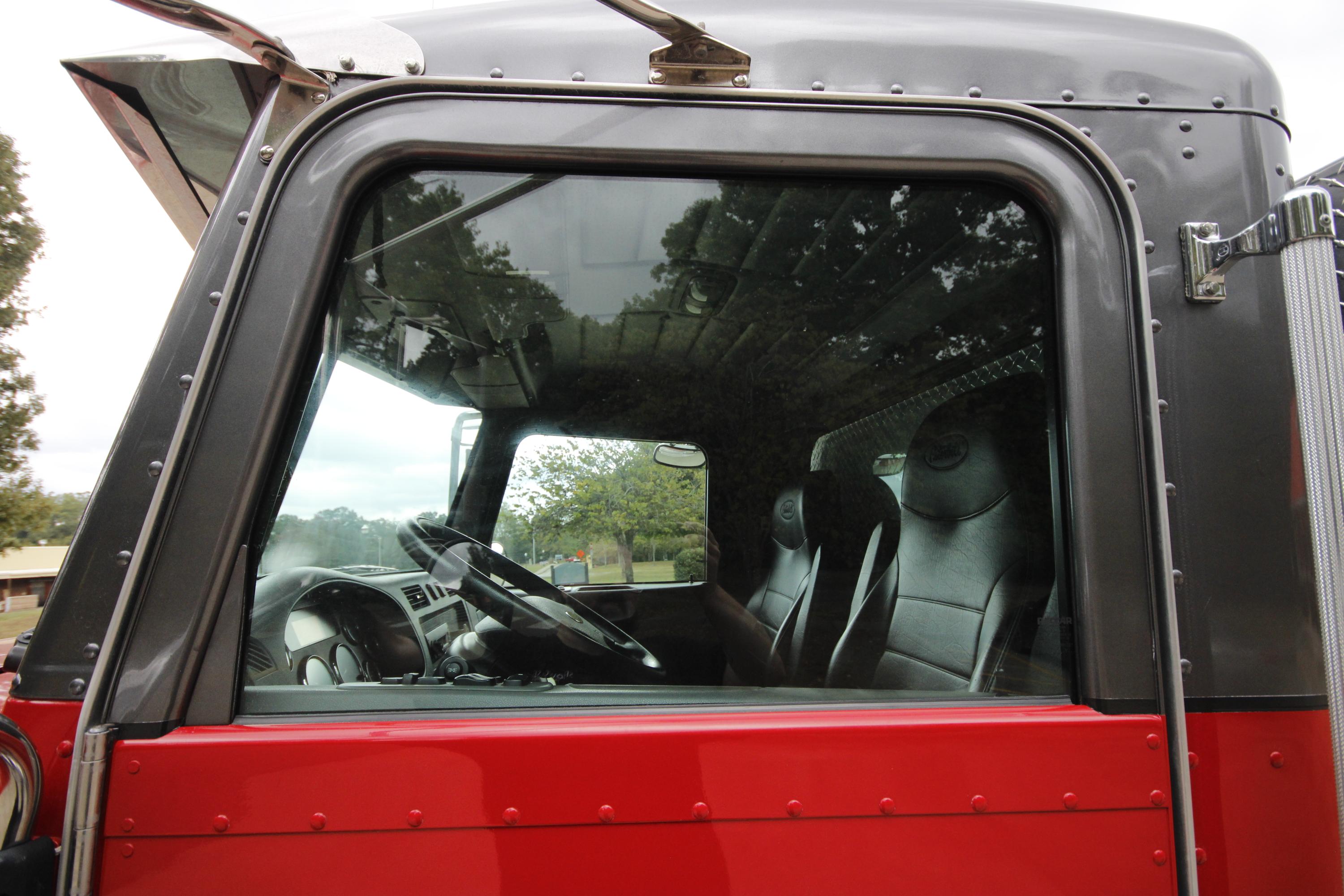 2011 Peterbilt Pumper Tanker - image 32