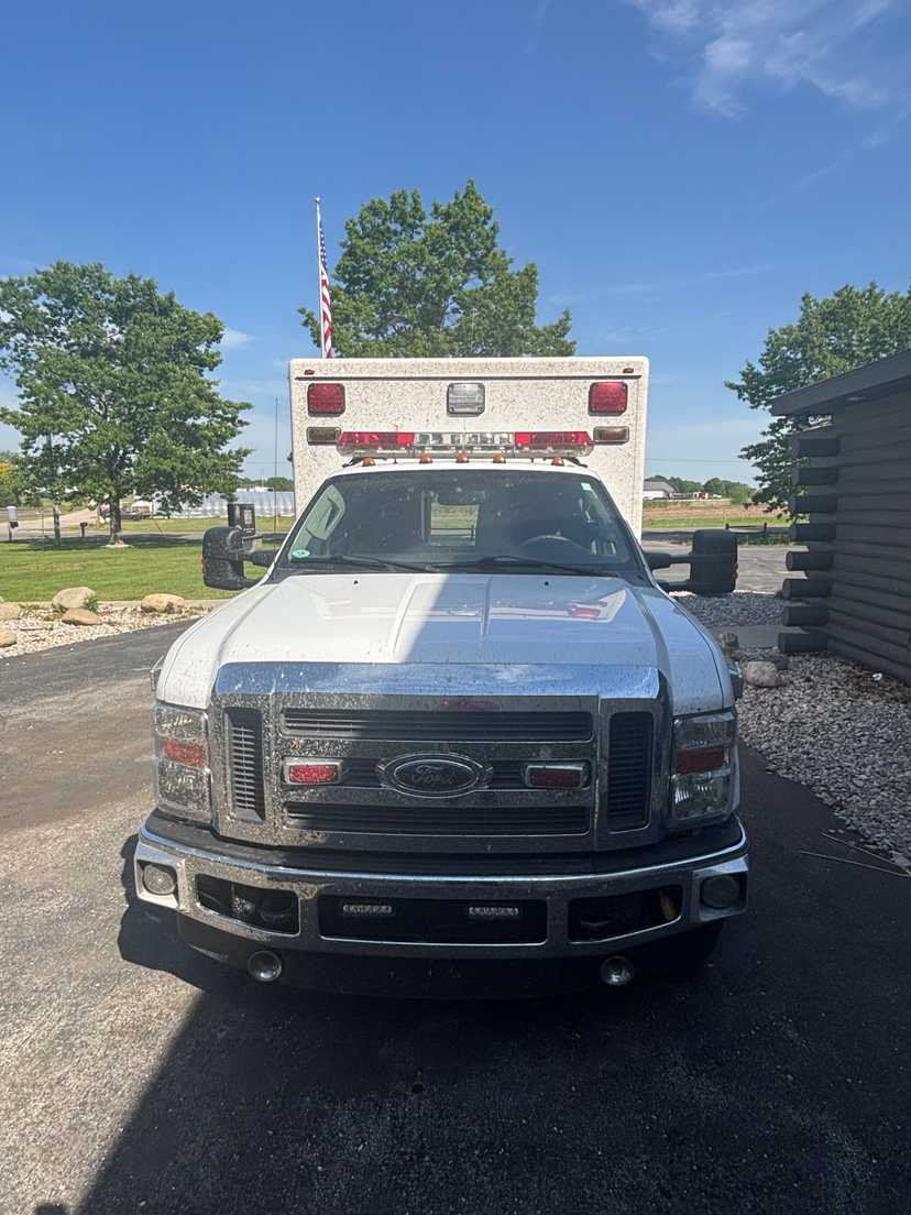 2008 Marque Ford 4x4 Type I Ambulance — photo 2