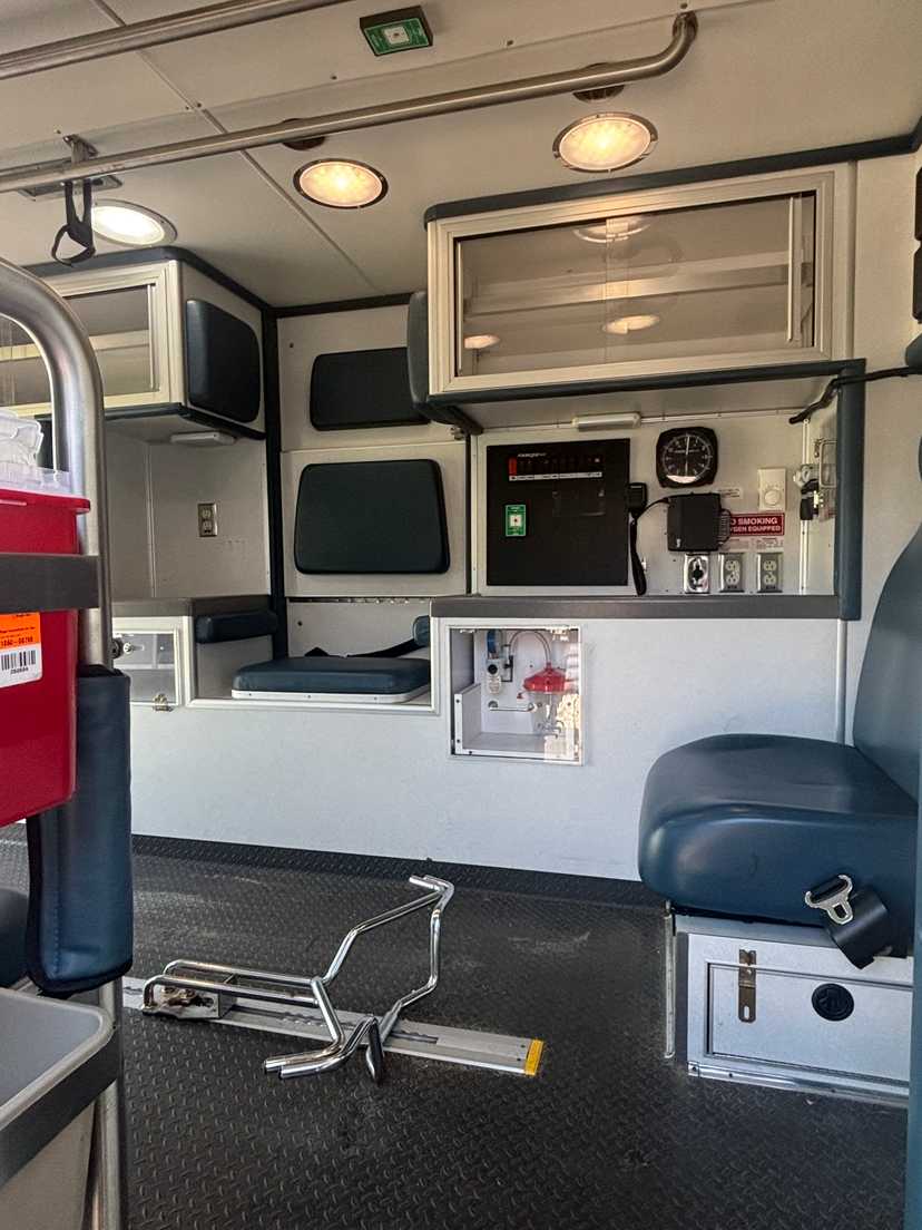 2008 Marque Ford 4x4 Type I Ambulance — photo 7