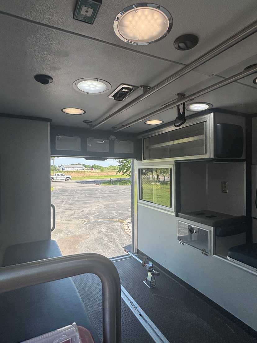 2008 Marque Ford 4x4 Type I Ambulance — photo 5
