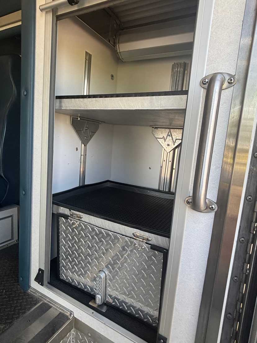 2008 Marque Ford 4x4 Type I Ambulance — photo 6