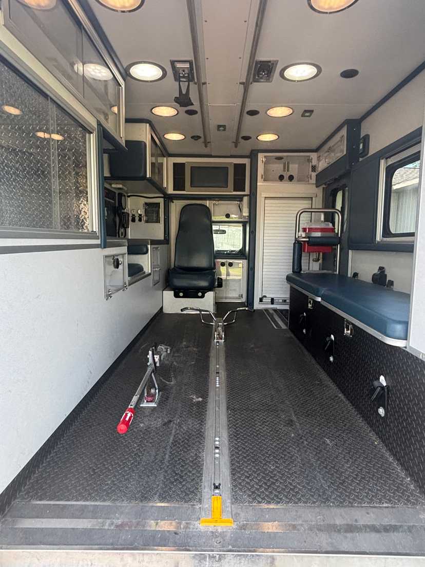 2008 Marque Ford 4x4 Type I Ambulance — photo 8