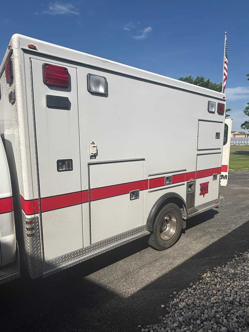 2008 Marque Ford 4x4 Type I Ambulance — photo 4