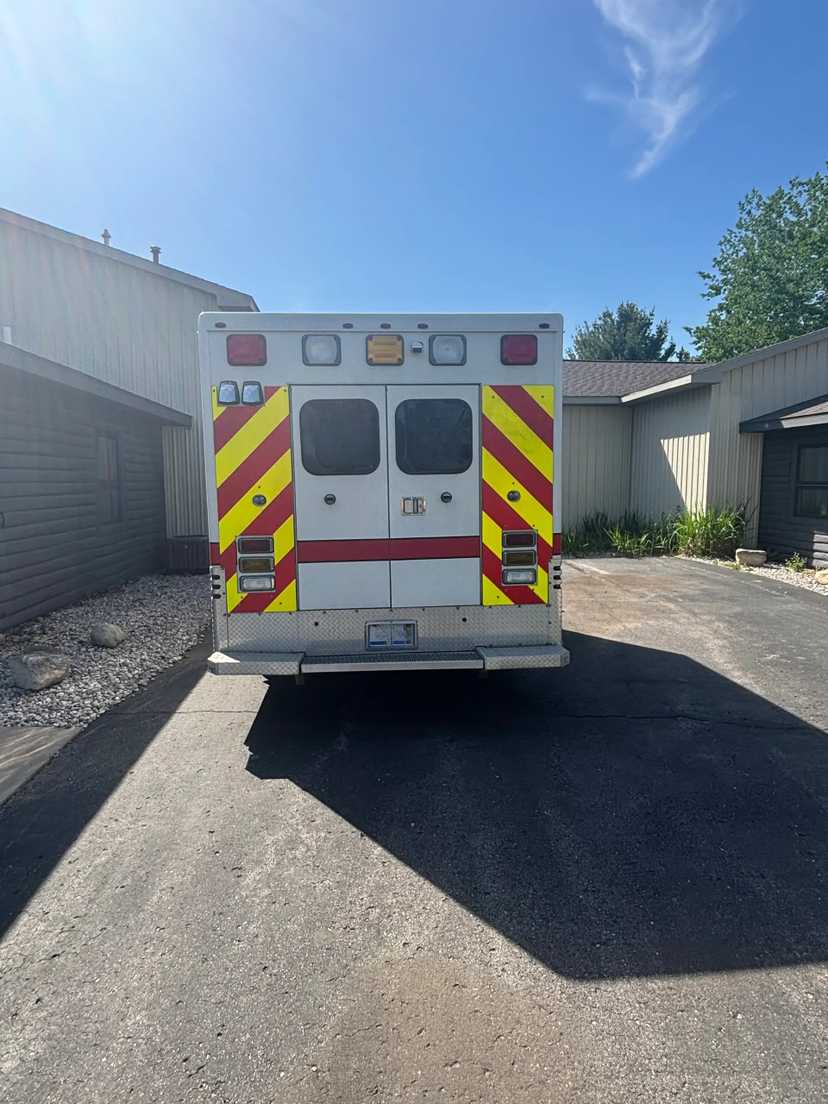 2008 Marque Ford 4x4 Type I Ambulance — photo 3