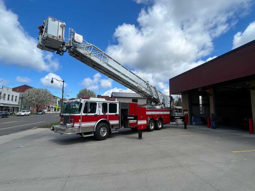 1997 Spartan Nova Quintech Skypod 103' Platform