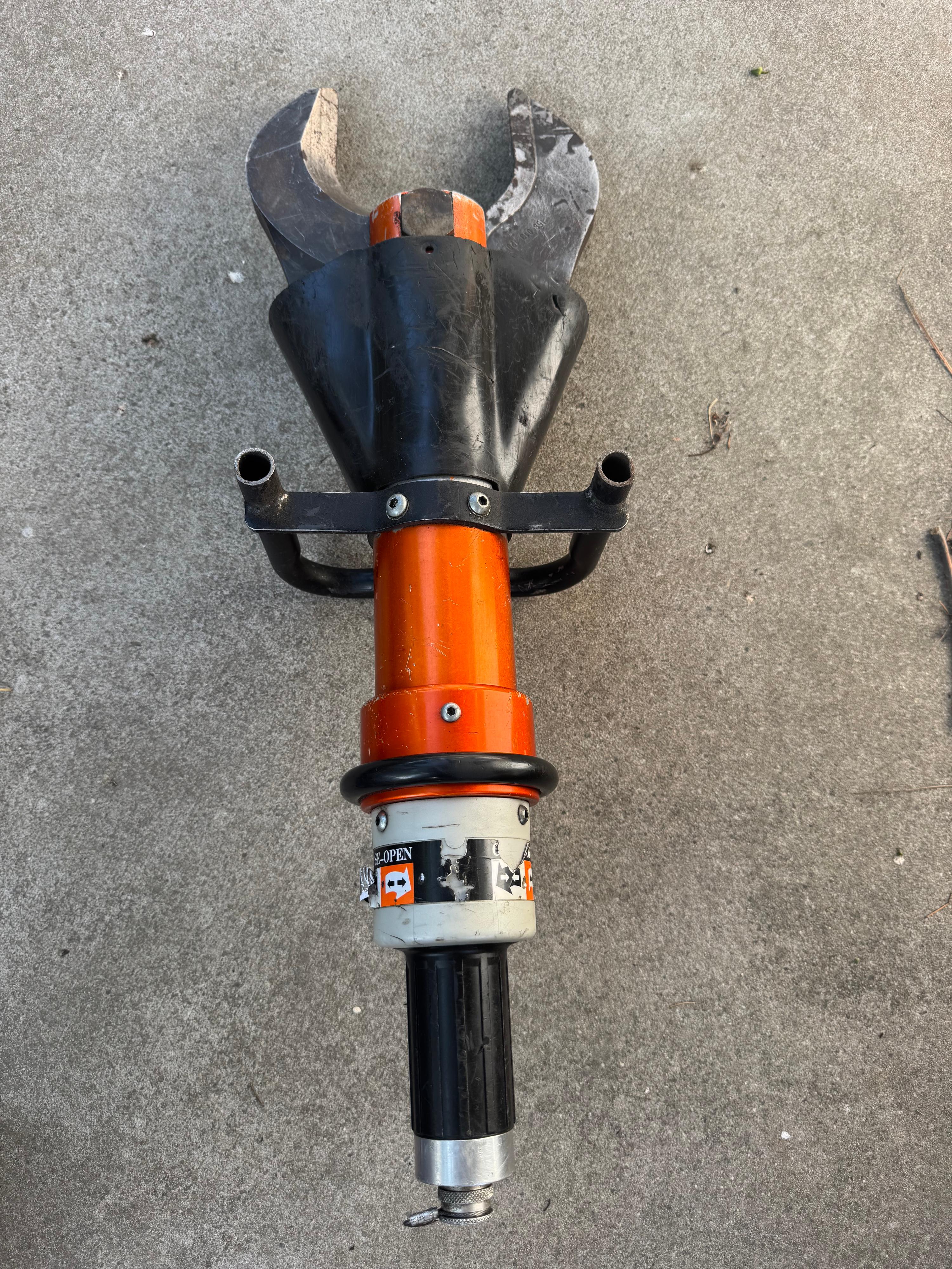 Holmatro 3035-NCT Cutter Hydraulic Jaws Of Life Rescue Tool - image 6