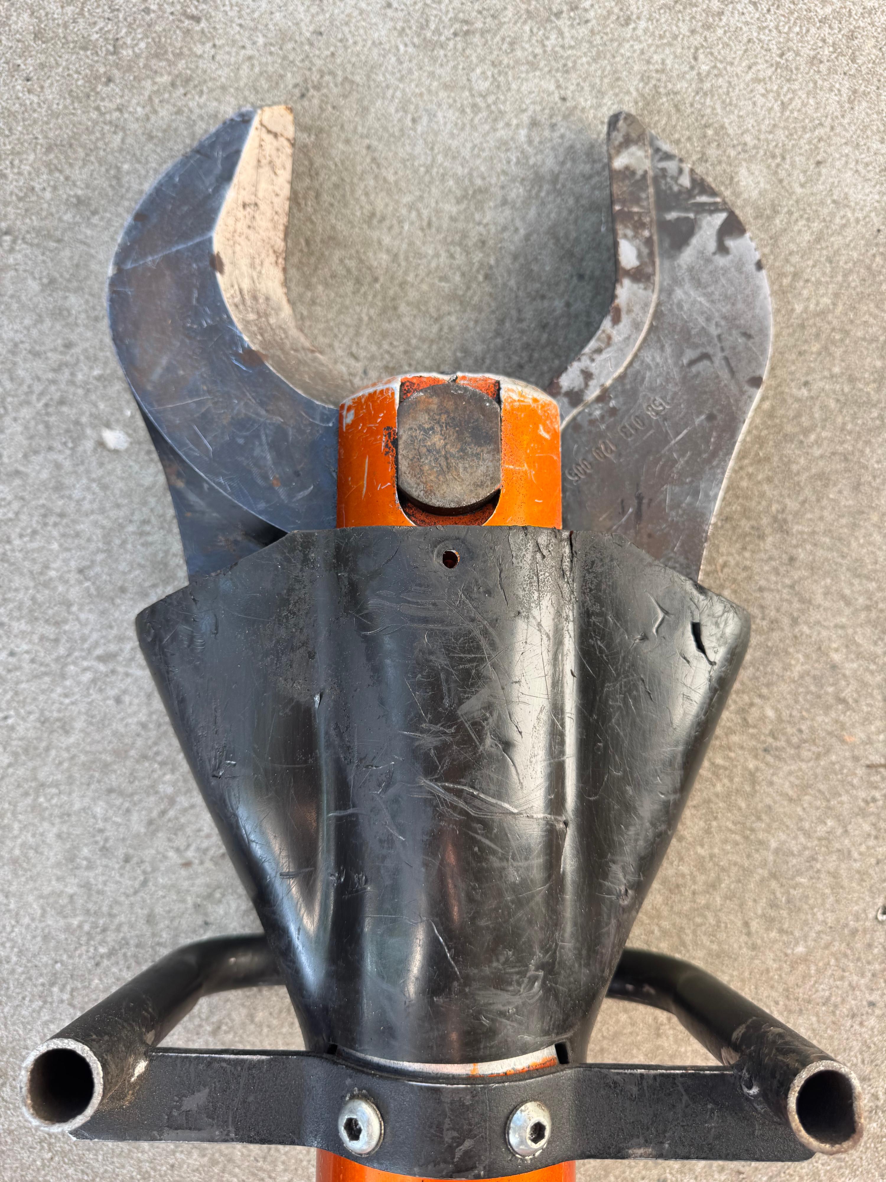 Holmatro 3035-NCT Cutter Hydraulic Jaws Of Life Rescue Tool - image 7