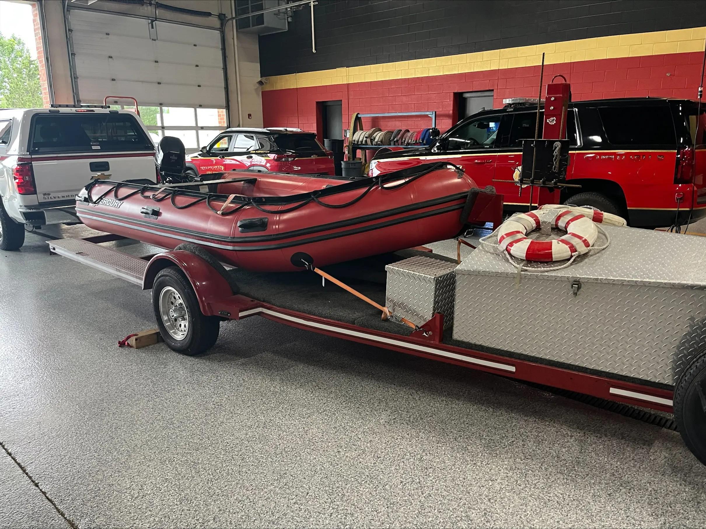 Mercury Inflatable Boat with 9.9 HP FourStroke Motor & Trailer - image 4
