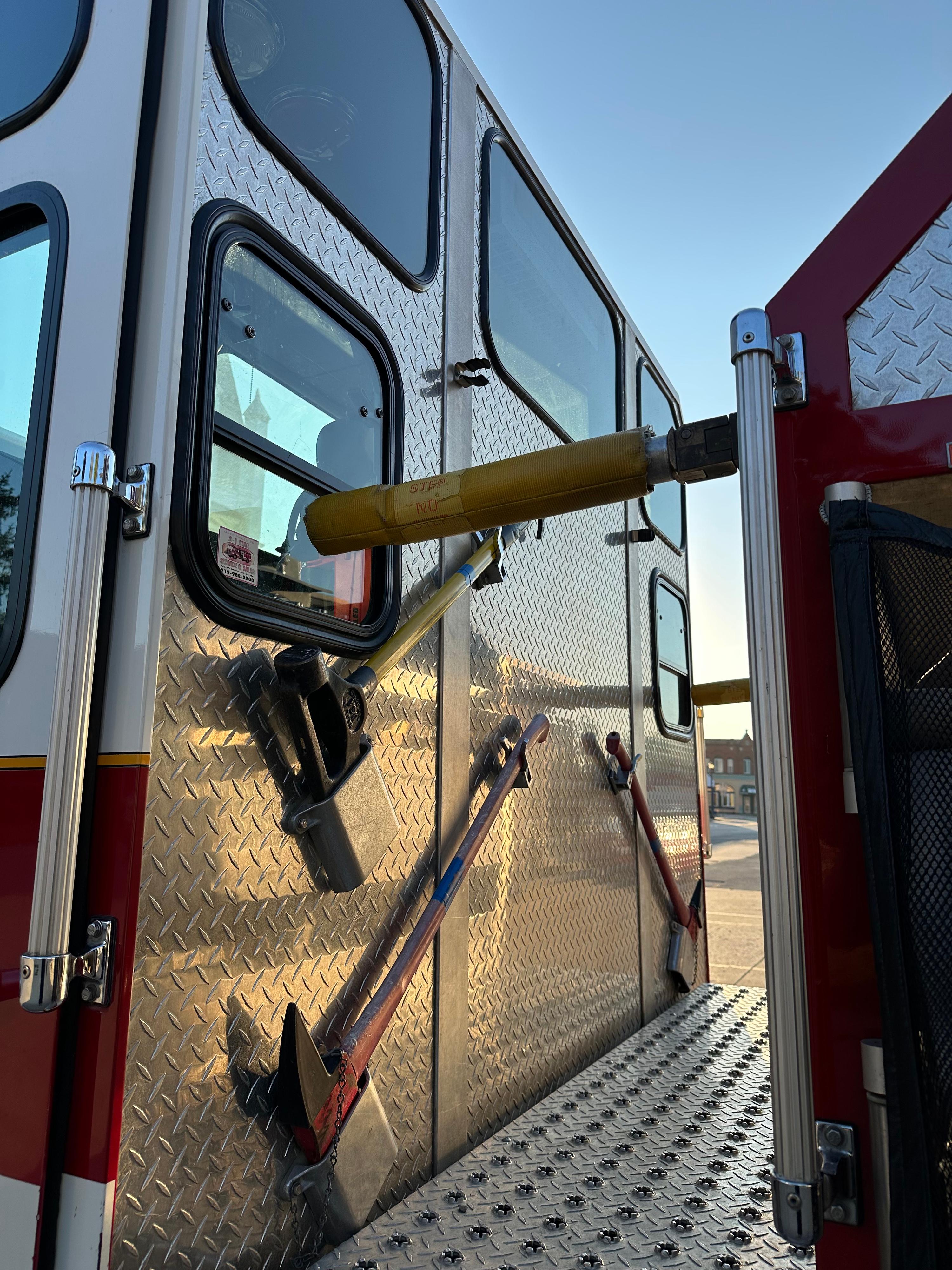 1996 E-One Cyclone Pumper - image 8