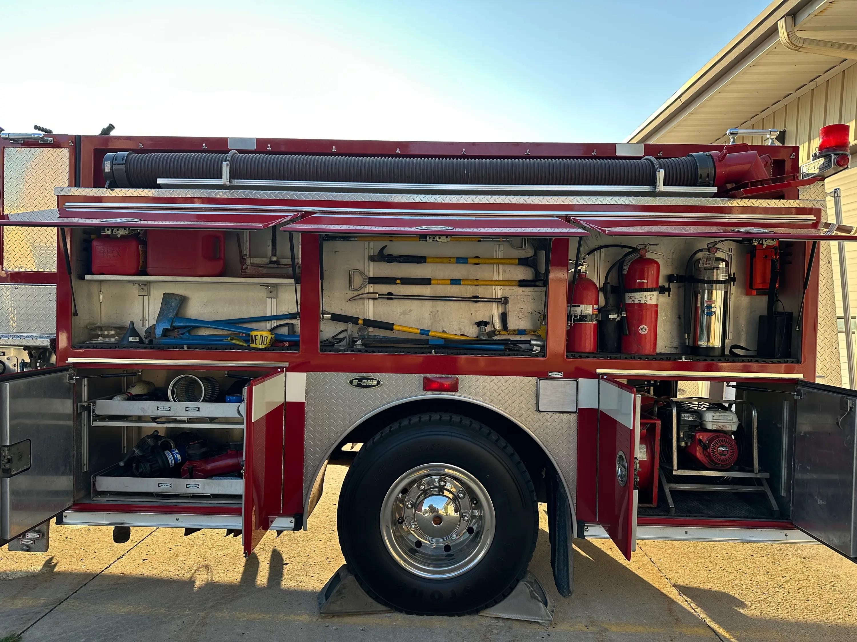 1996 E-One Cyclone Pumper - image 10