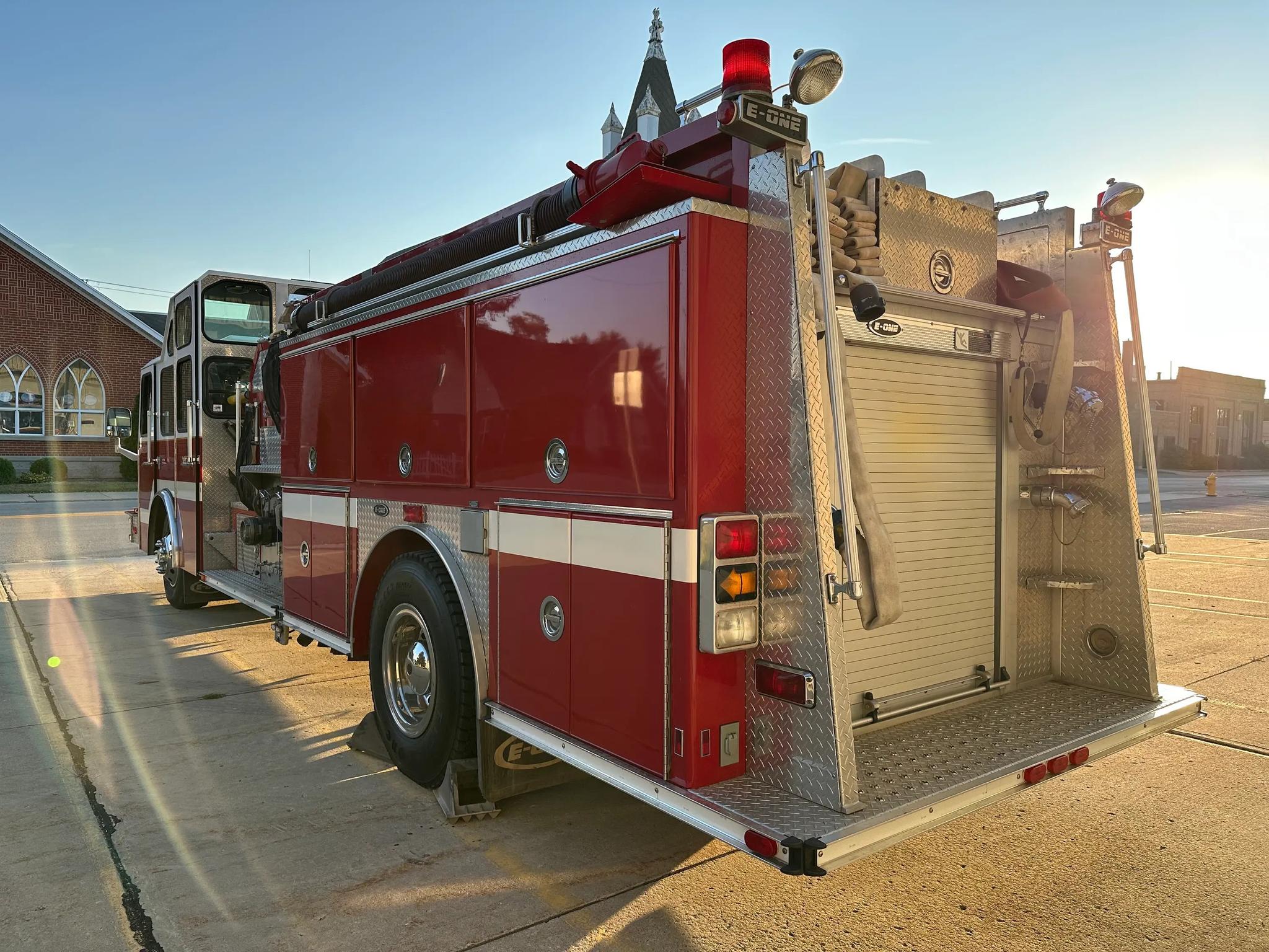1996 E-One Cyclone Pumper - image 3