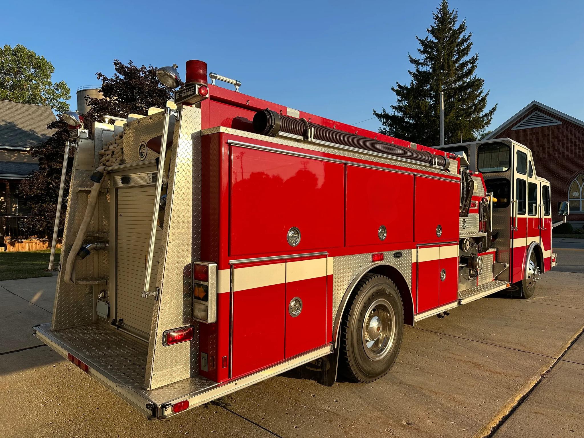 1996 E-One Cyclone Pumper - image 4
