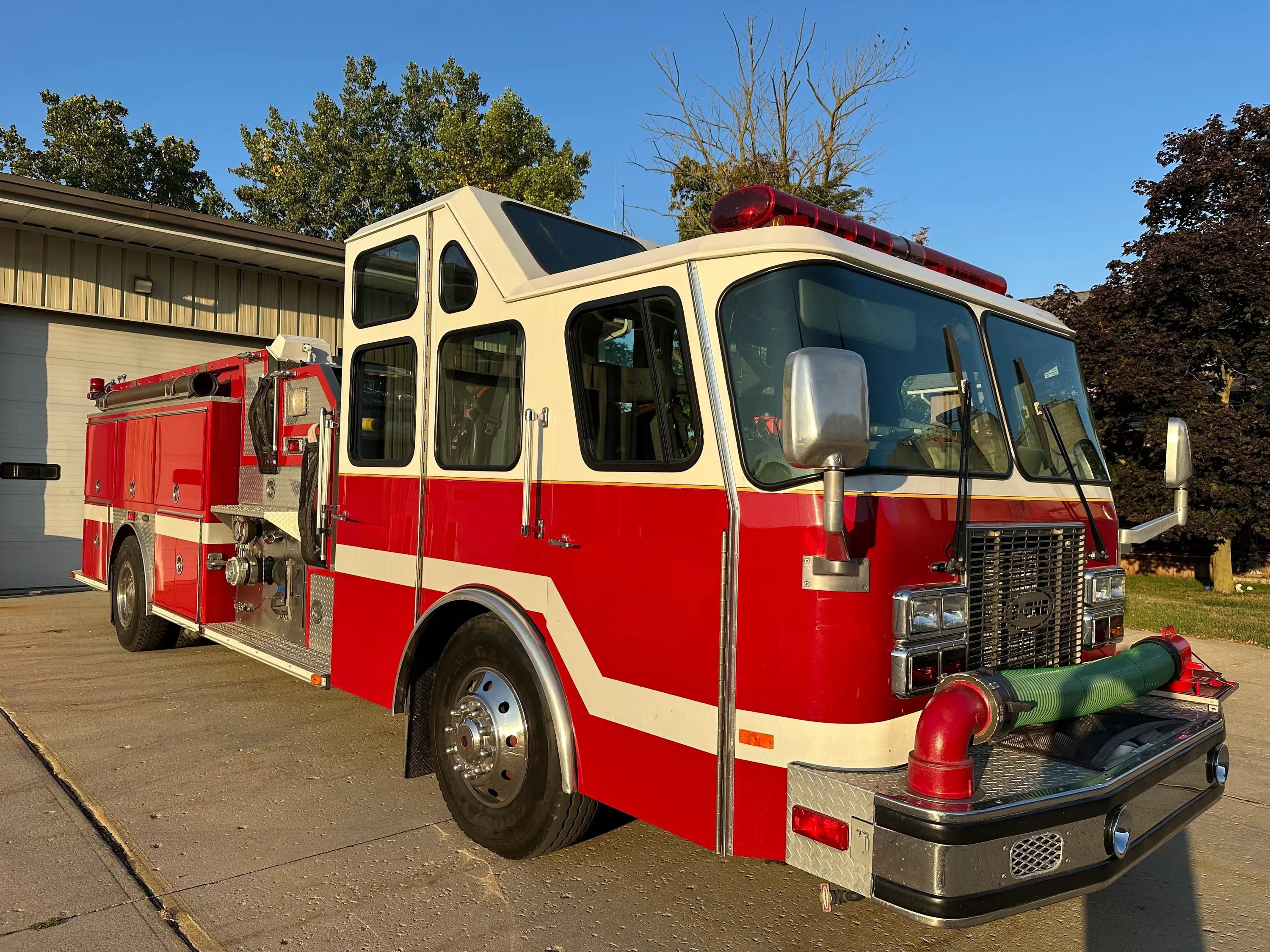 1996 E-One Cyclone Pumper - image 6