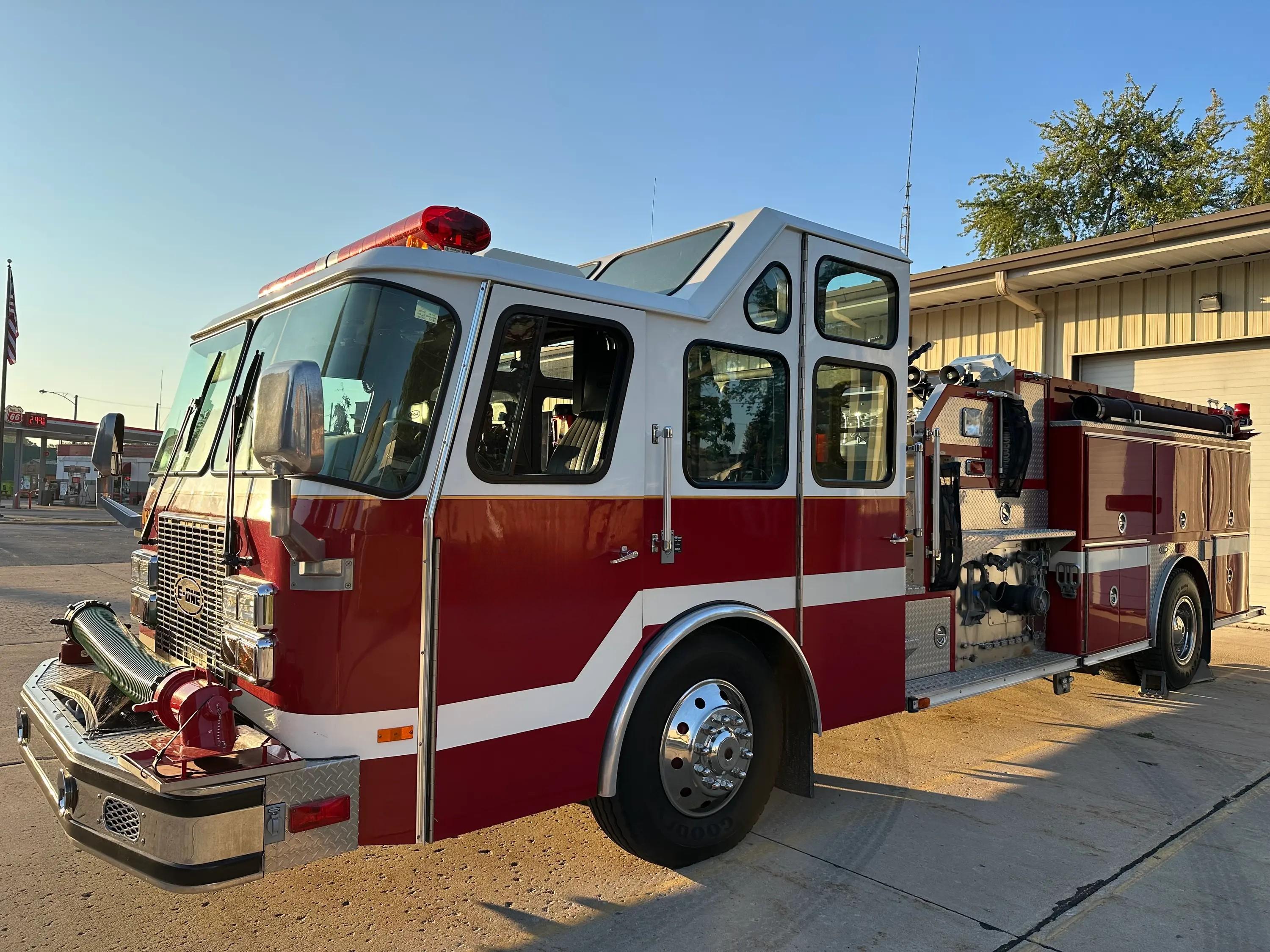 1996 E-One Cyclone Pumper - image 1