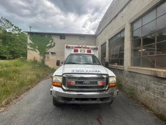 2000 MedTec Ford Type I Ambulance - image 2
