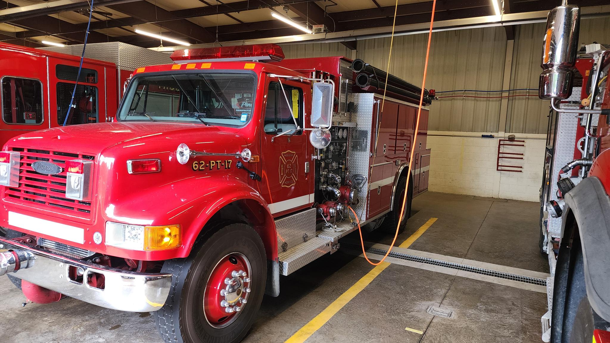 1995 Pumper Pierce Pumper Tanker - image 2