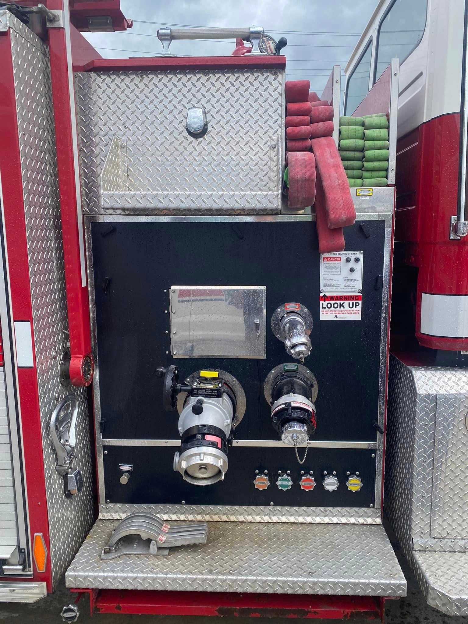 2001 Pierce Freightliner 4x4 Commercial Pumper  - image 12