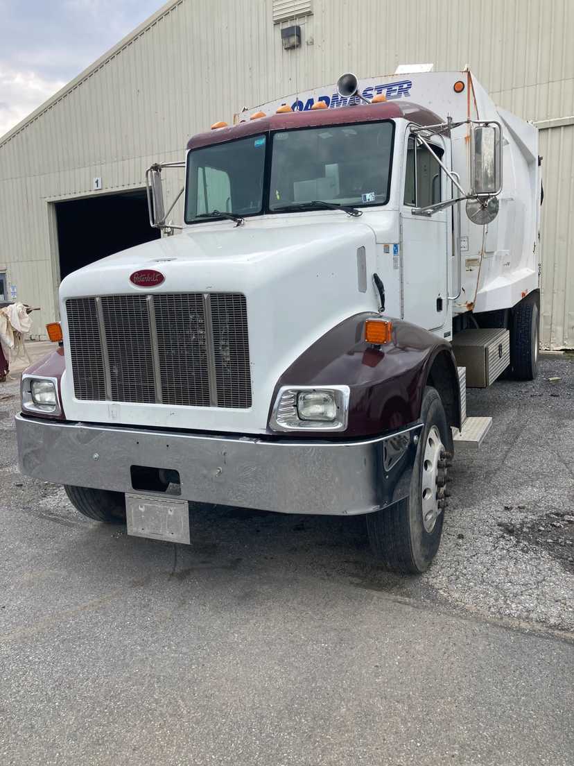 2004 Peterbilt Loadmaster Rear Loader
