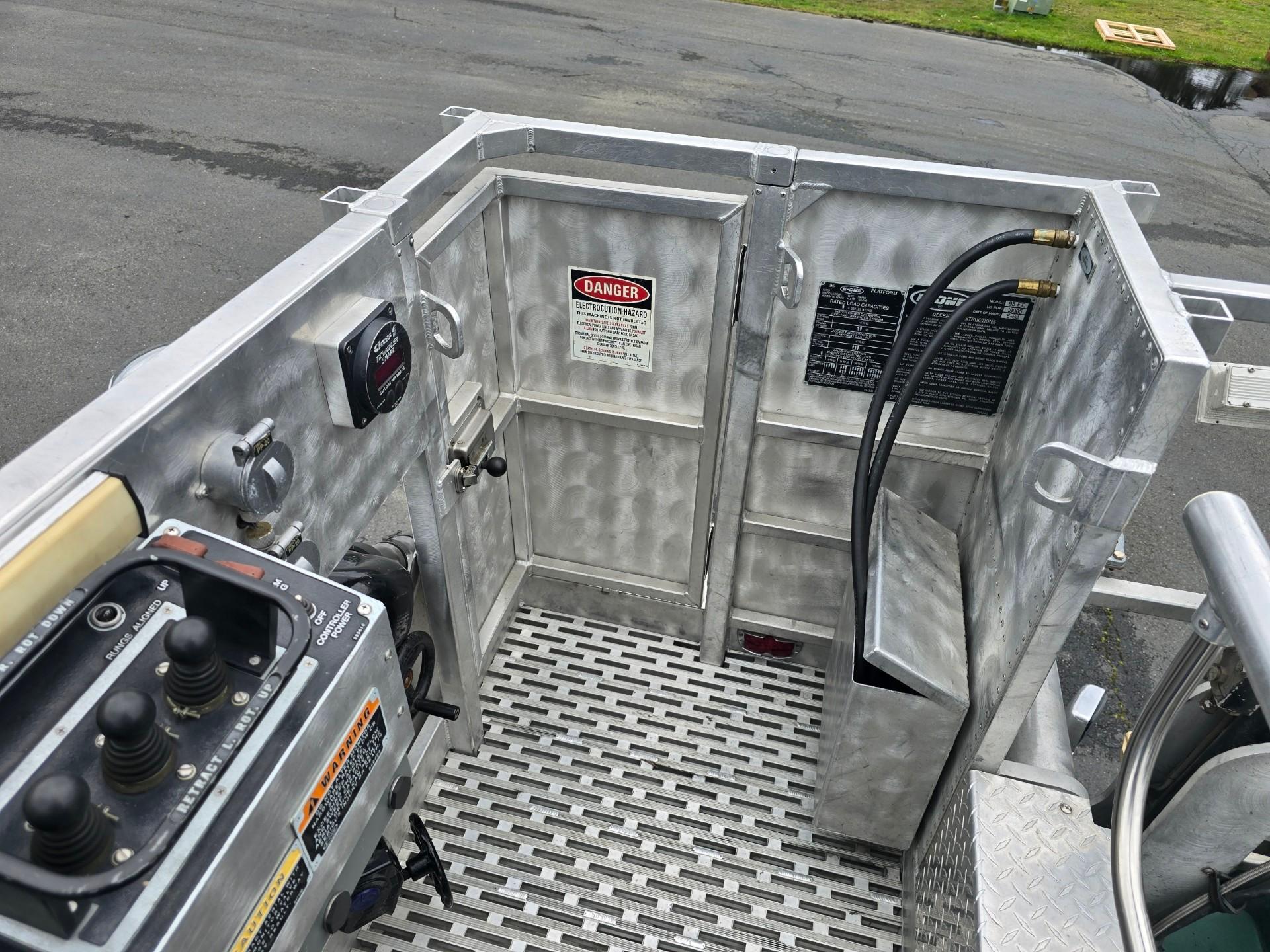1998 E-One 95' Aerial - image 21