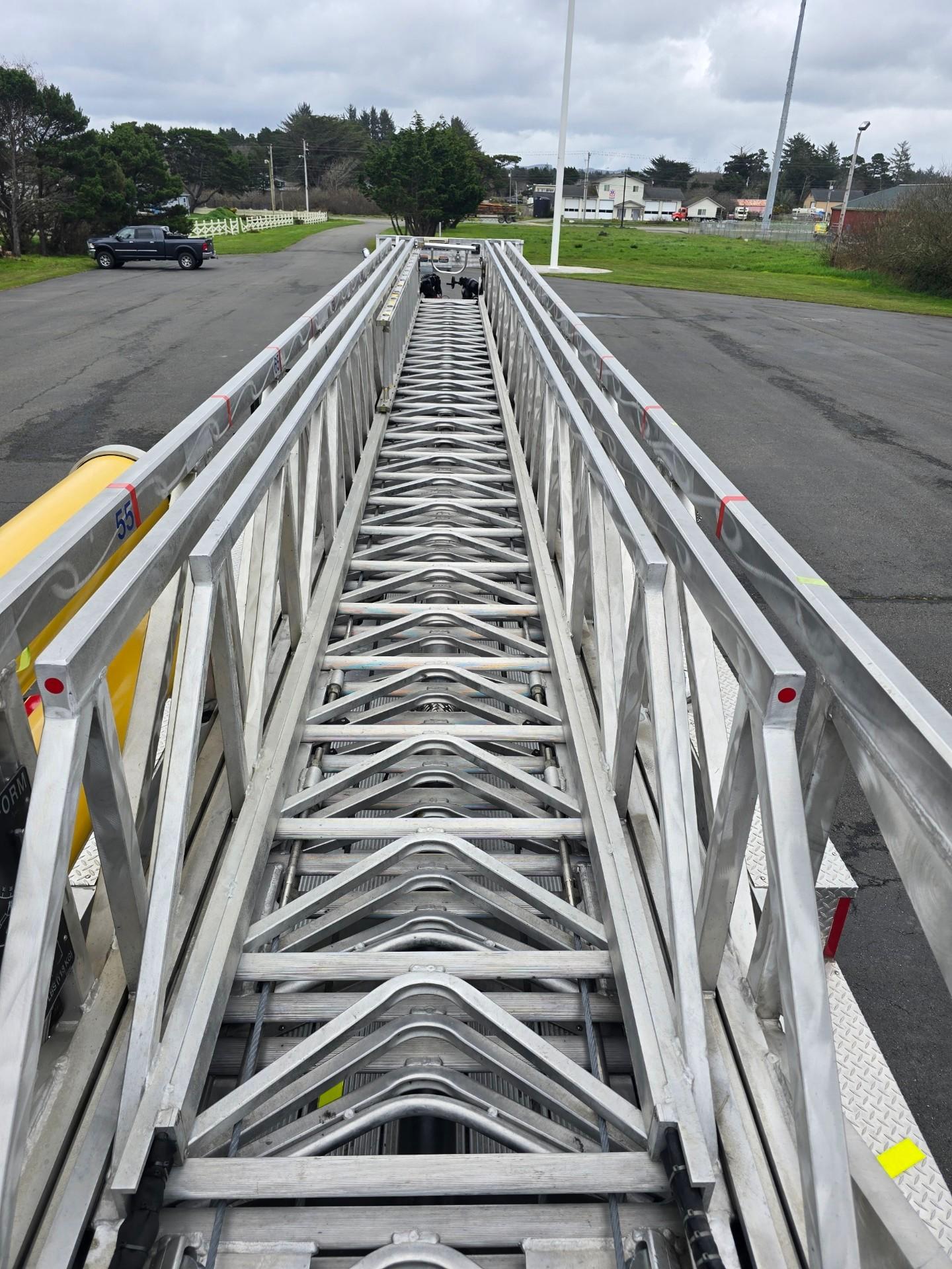 1998 E-One 95' Aerial - image 22